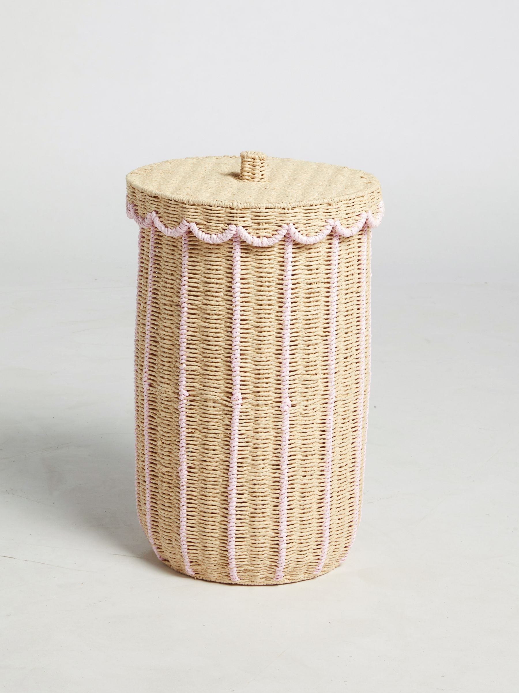 Scallop wicker laundry basket in natural pink, UK version