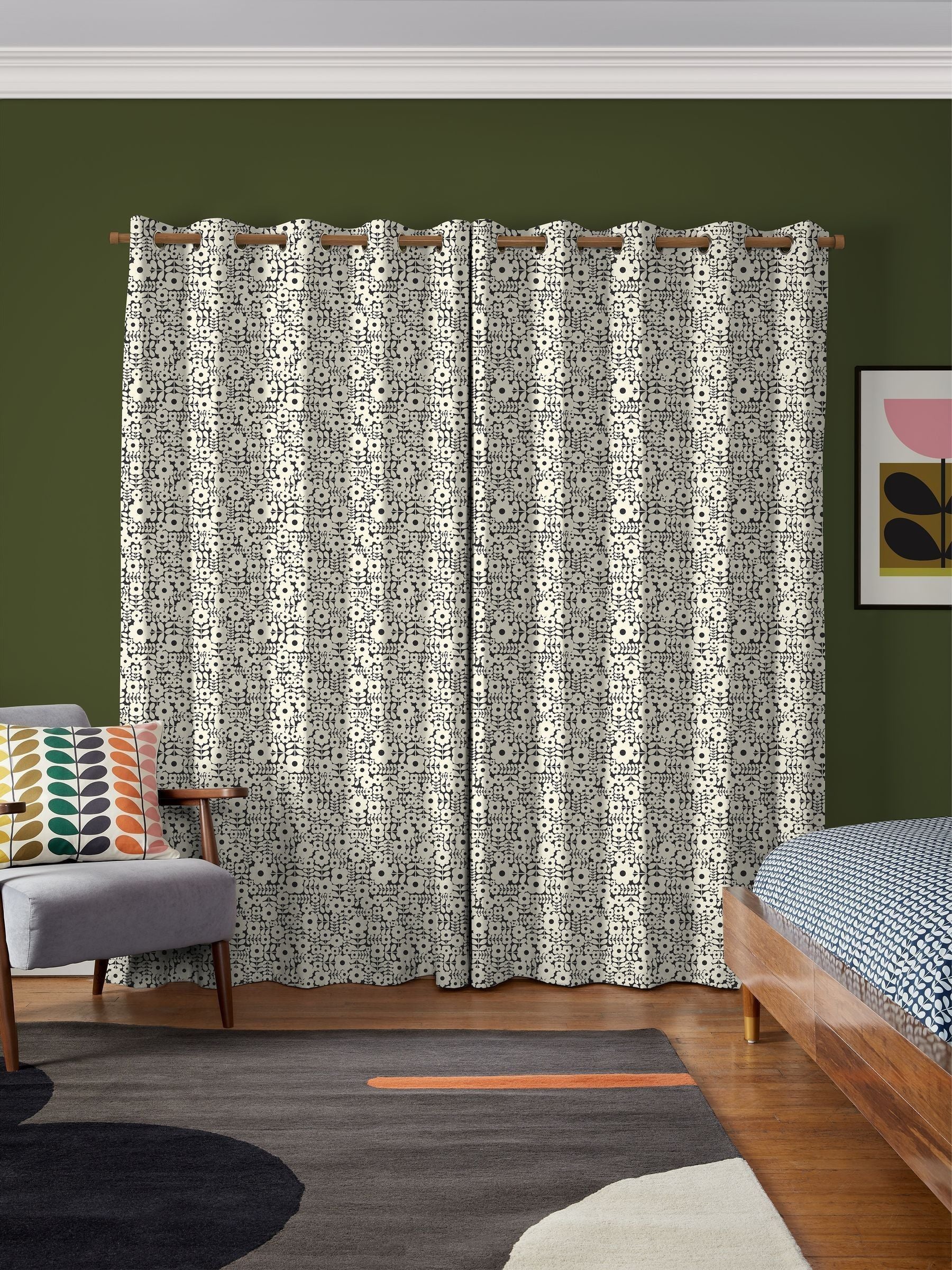 Orla Kiely criss-cross stem curtain in natural vintage lace, UK version