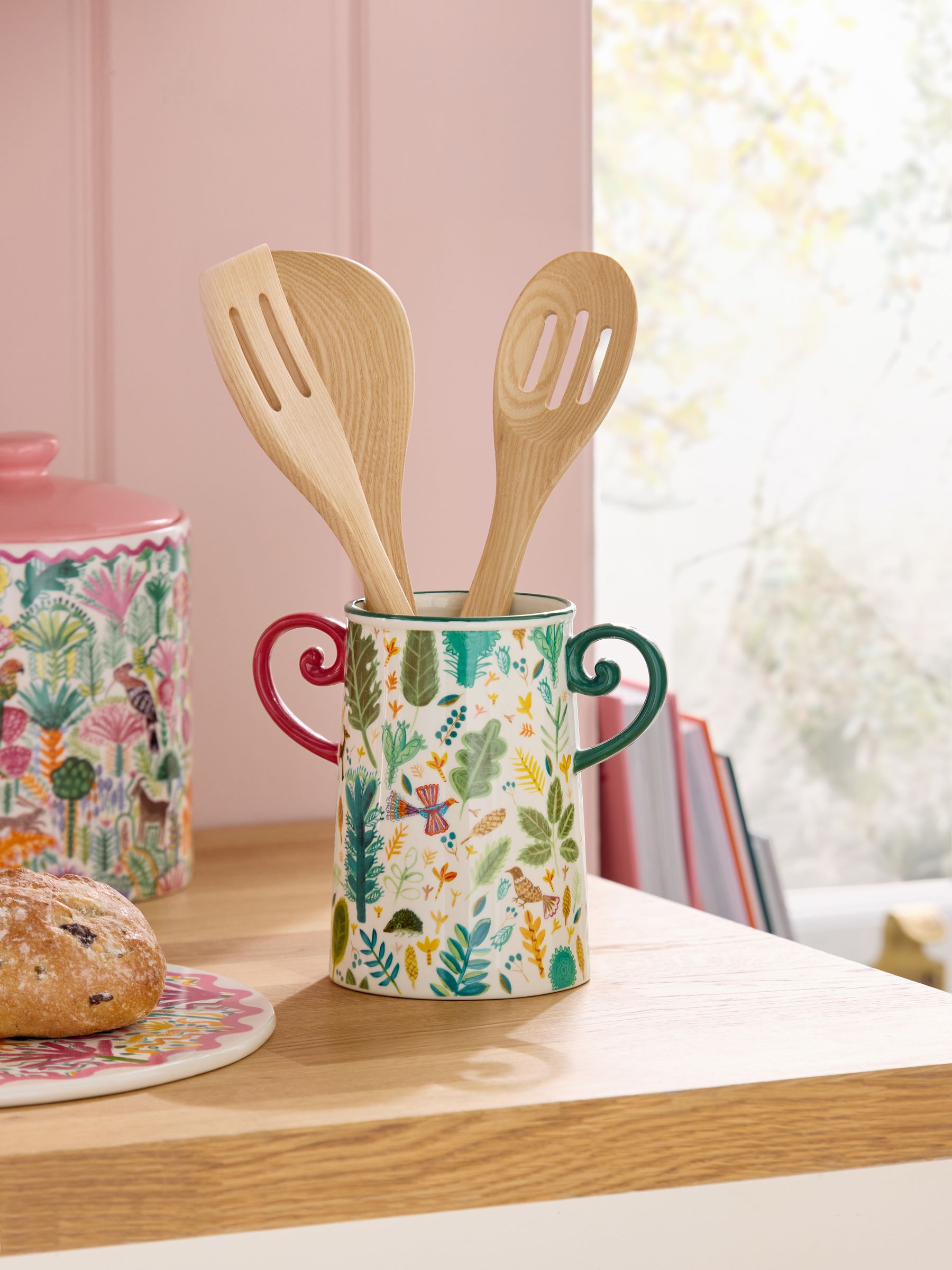 Lucy Tiffney green leaf utensil pot, UK version