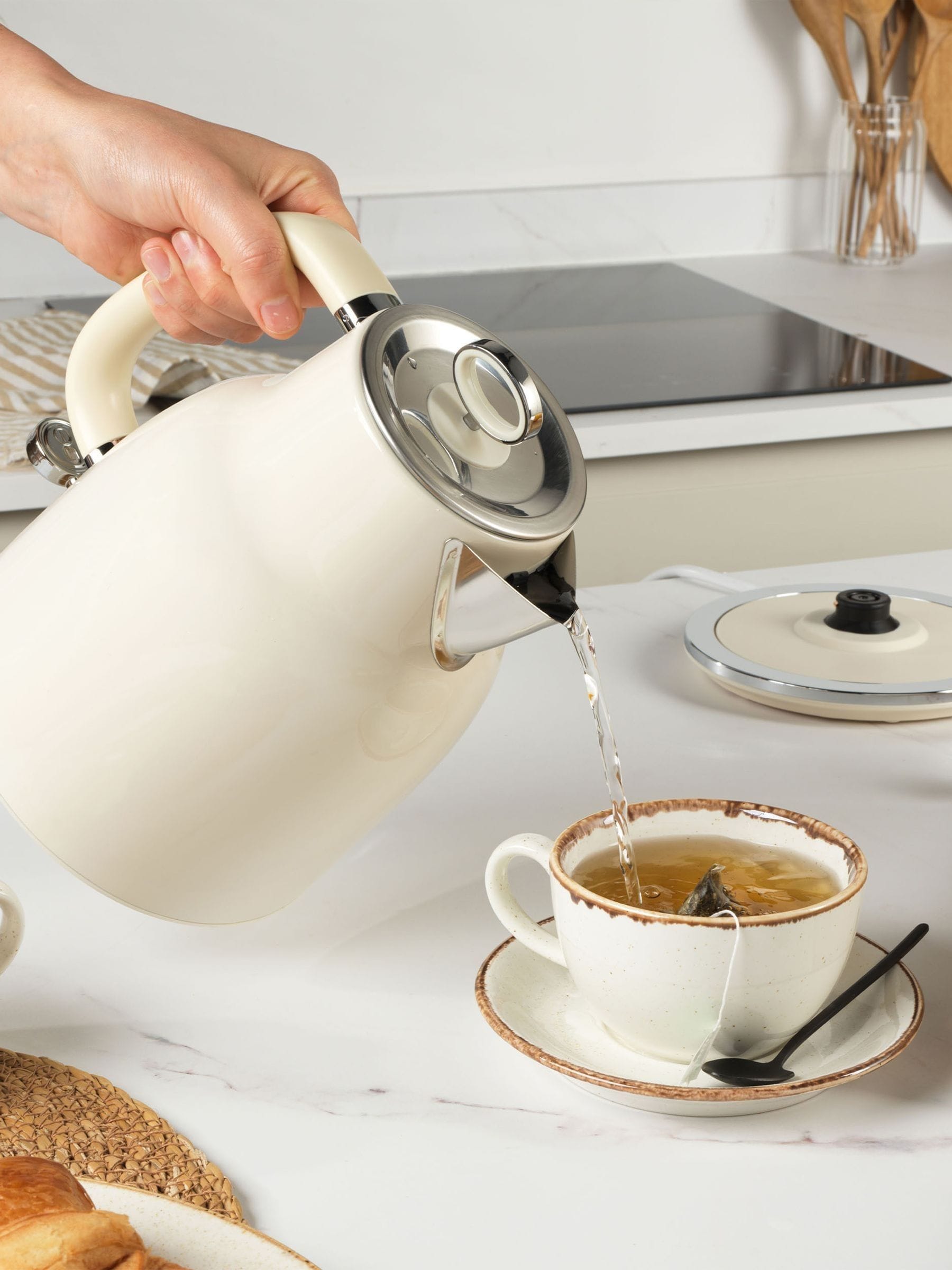 Salter Cream Retro Kettle