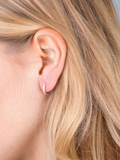 Als nächstes Orelia London Pavé Huggie Hoop Ohrringe - Online bei McGrocer kaufen