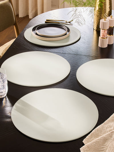 Next Set aus 4 natürlichen, großen Platzsets aus Kunstleder, 38cm x 38cm – online bei McGrocer kaufen