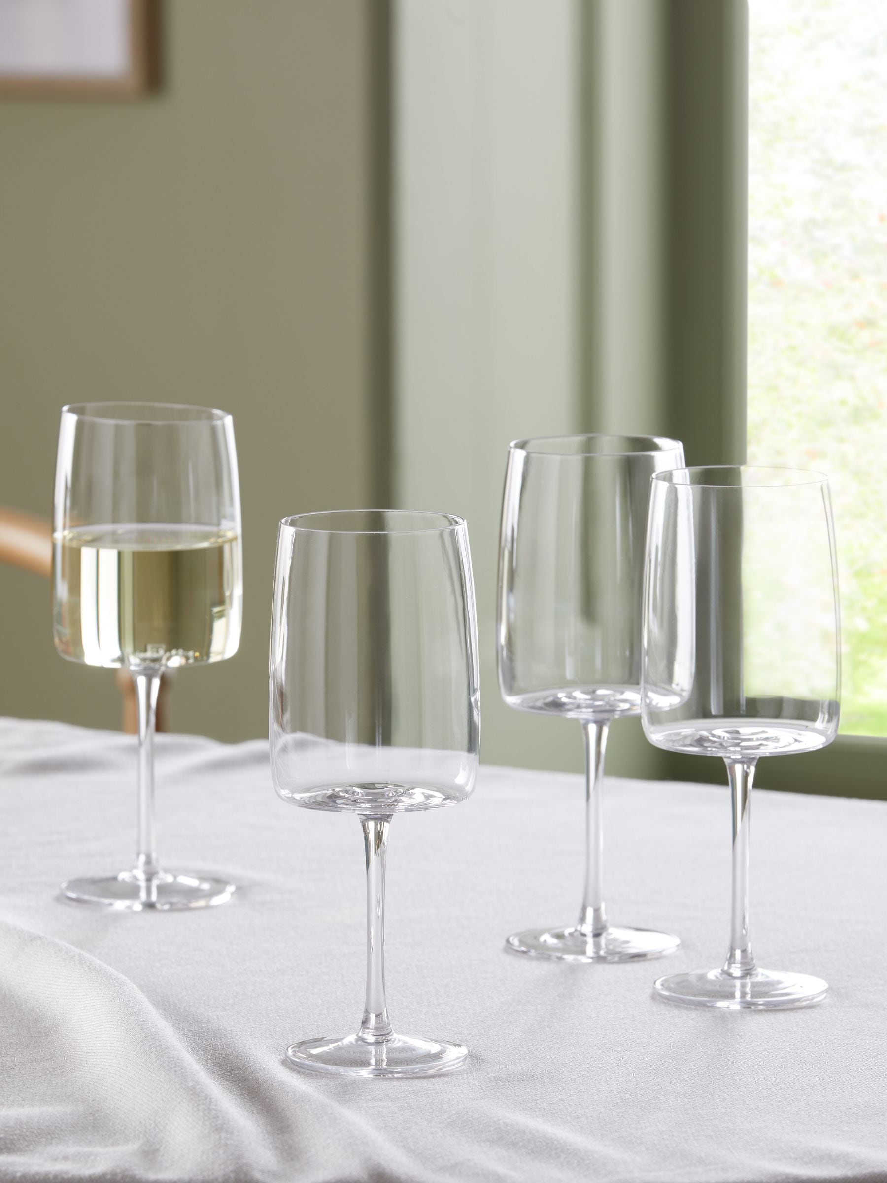 Clear Angular Set of 4 Red Wine Glasses