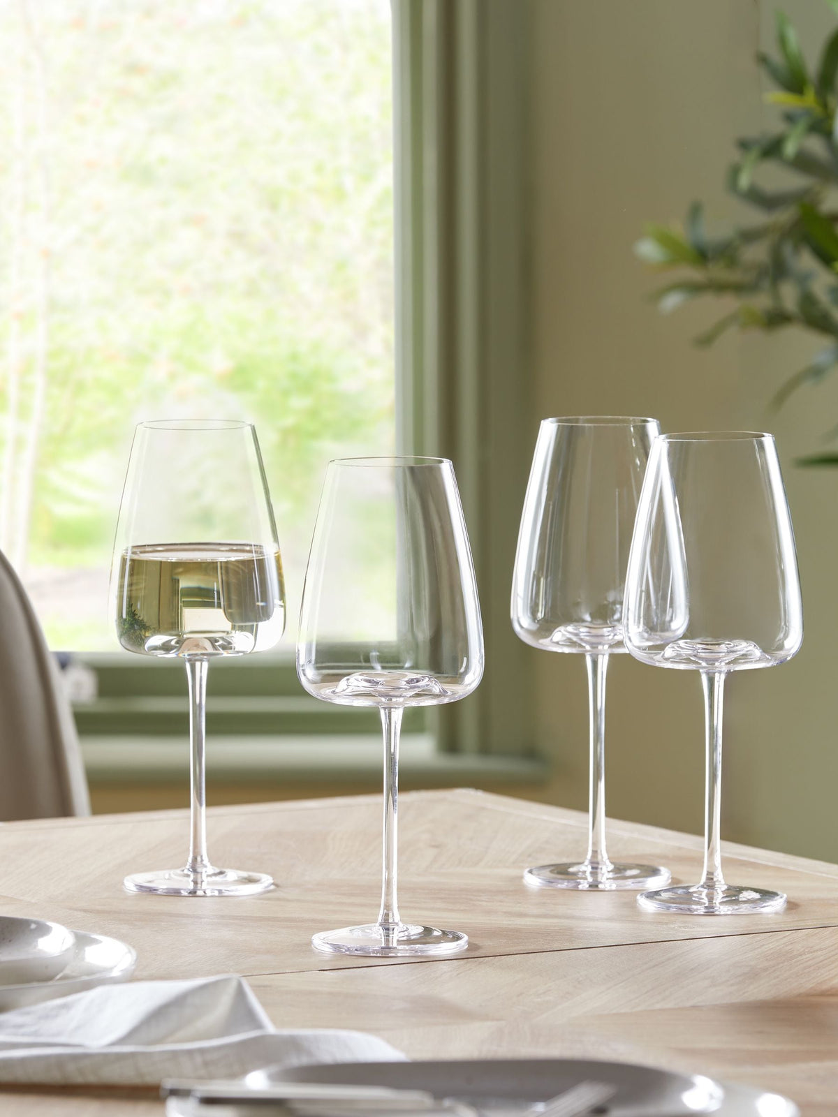 Four clear tapered red wine glasses with 25cm height - British product