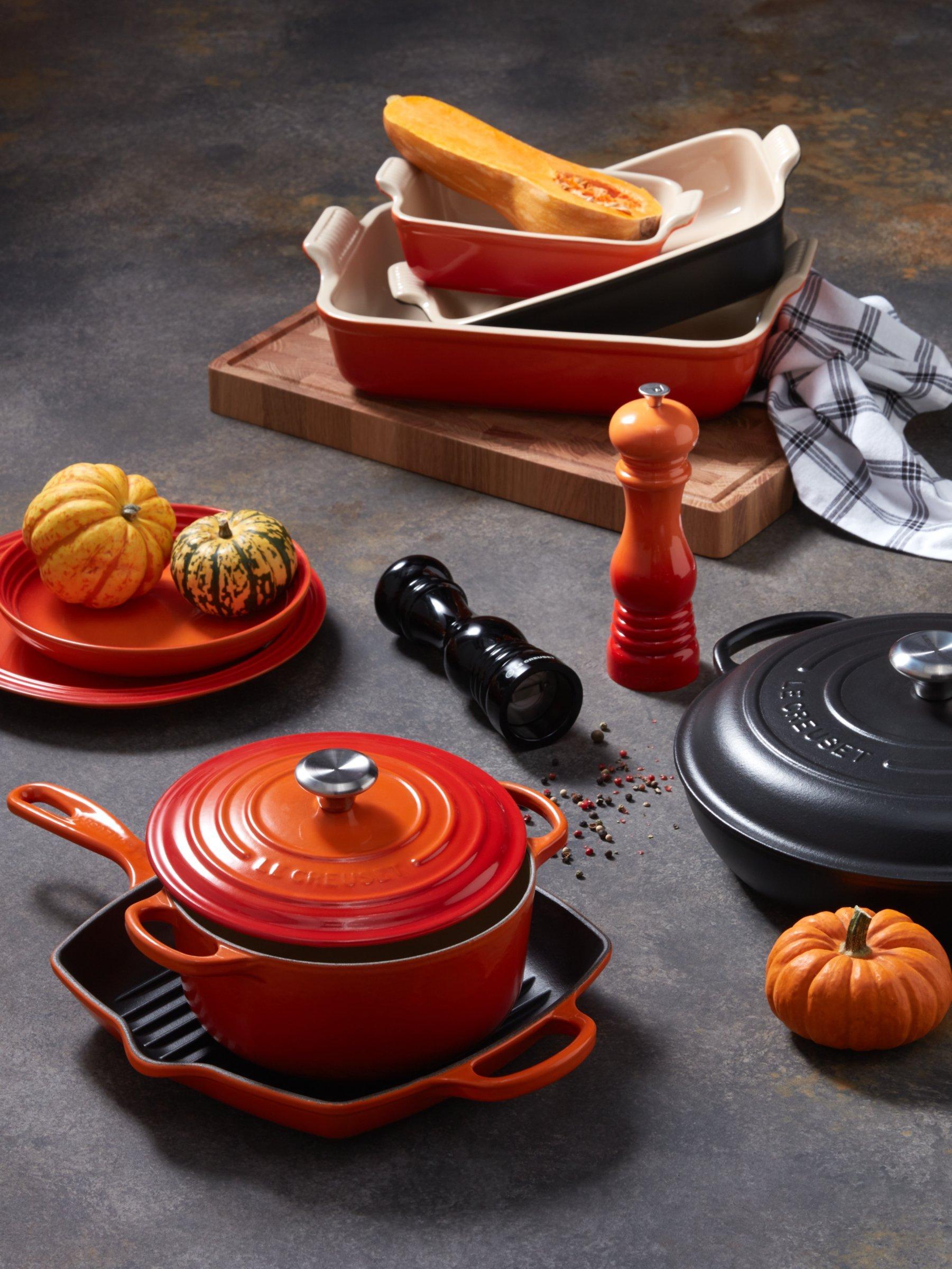 Le Creuset Signature Round Cast Iron Casserole Dish, UK version