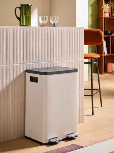 MADE.COM Cream Malik 40 liters myktlukkende pedalbøtte