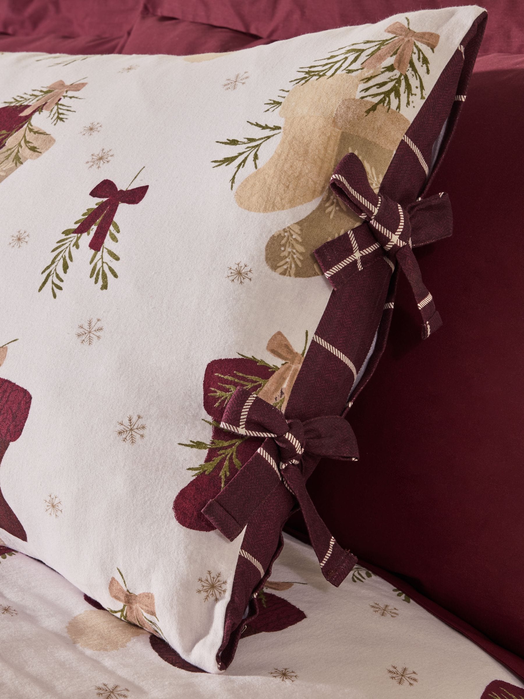 Cream burgundy reversible duvet cover set - British product