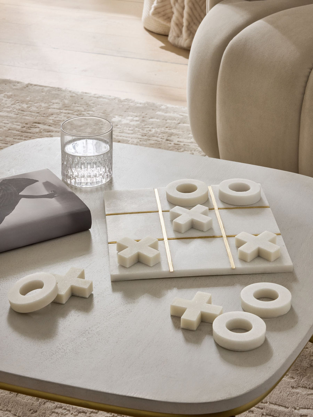 White gold noughts and crosses game (British brand)