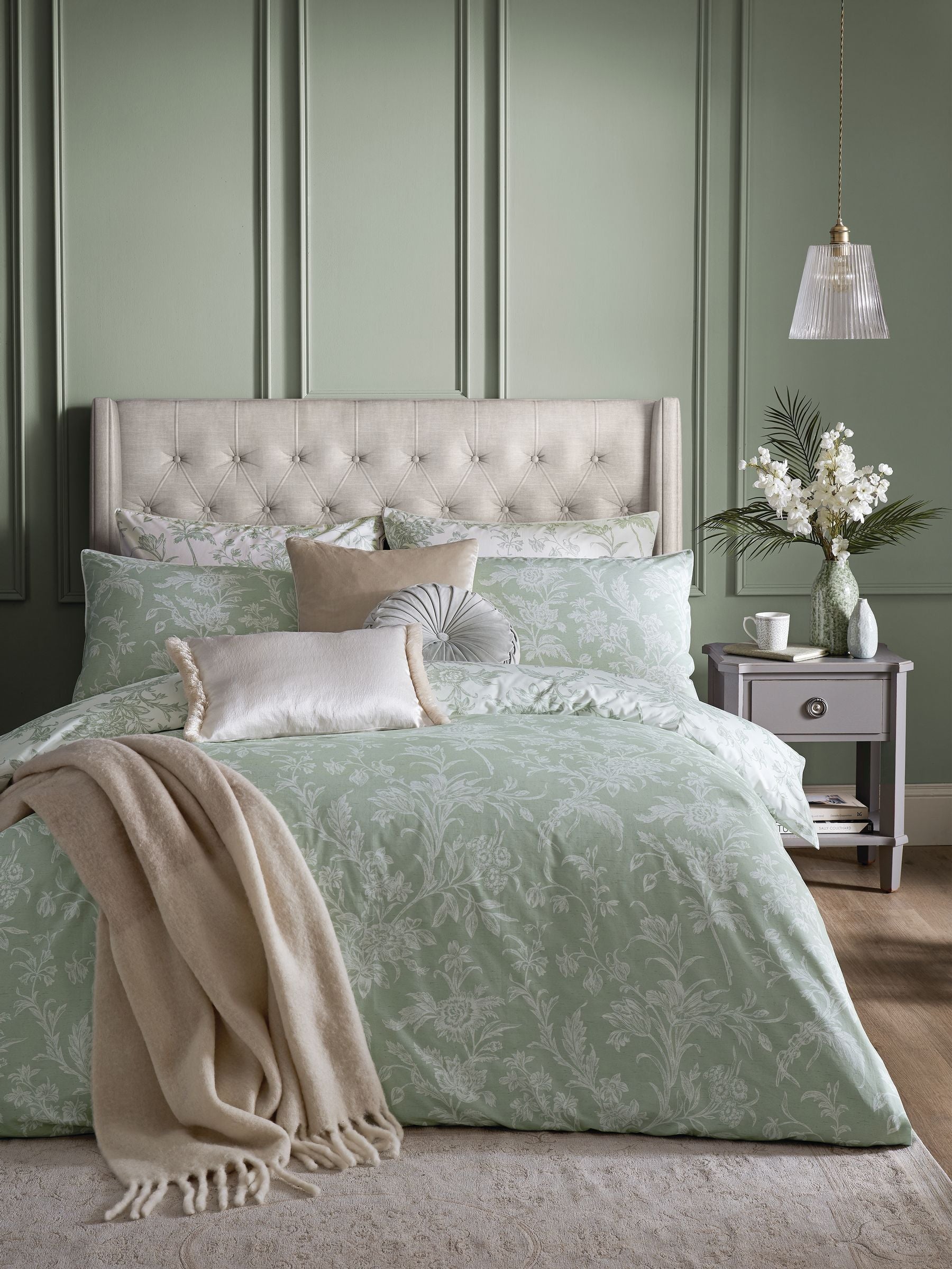 Laura Ashley Green Sage Reversible Duvet Cover and Pillowcase Set, UK version