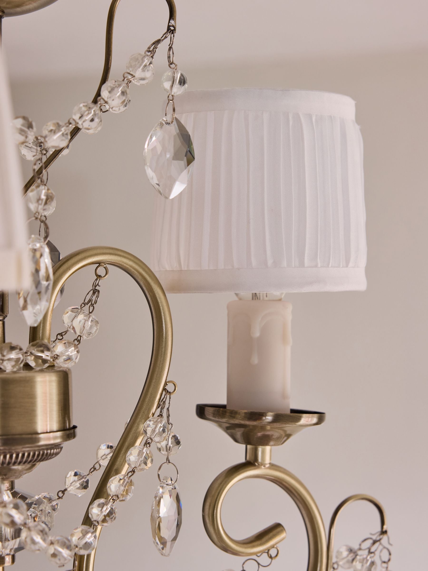 Shabby Chic Phoebe Messing 3-Licht-Kronleuchter (britische Marke)
