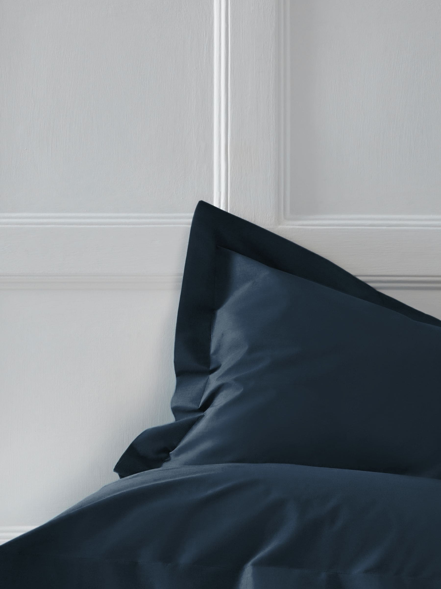 Set of 2 Navy Blue Cotton Rich Pillowcases