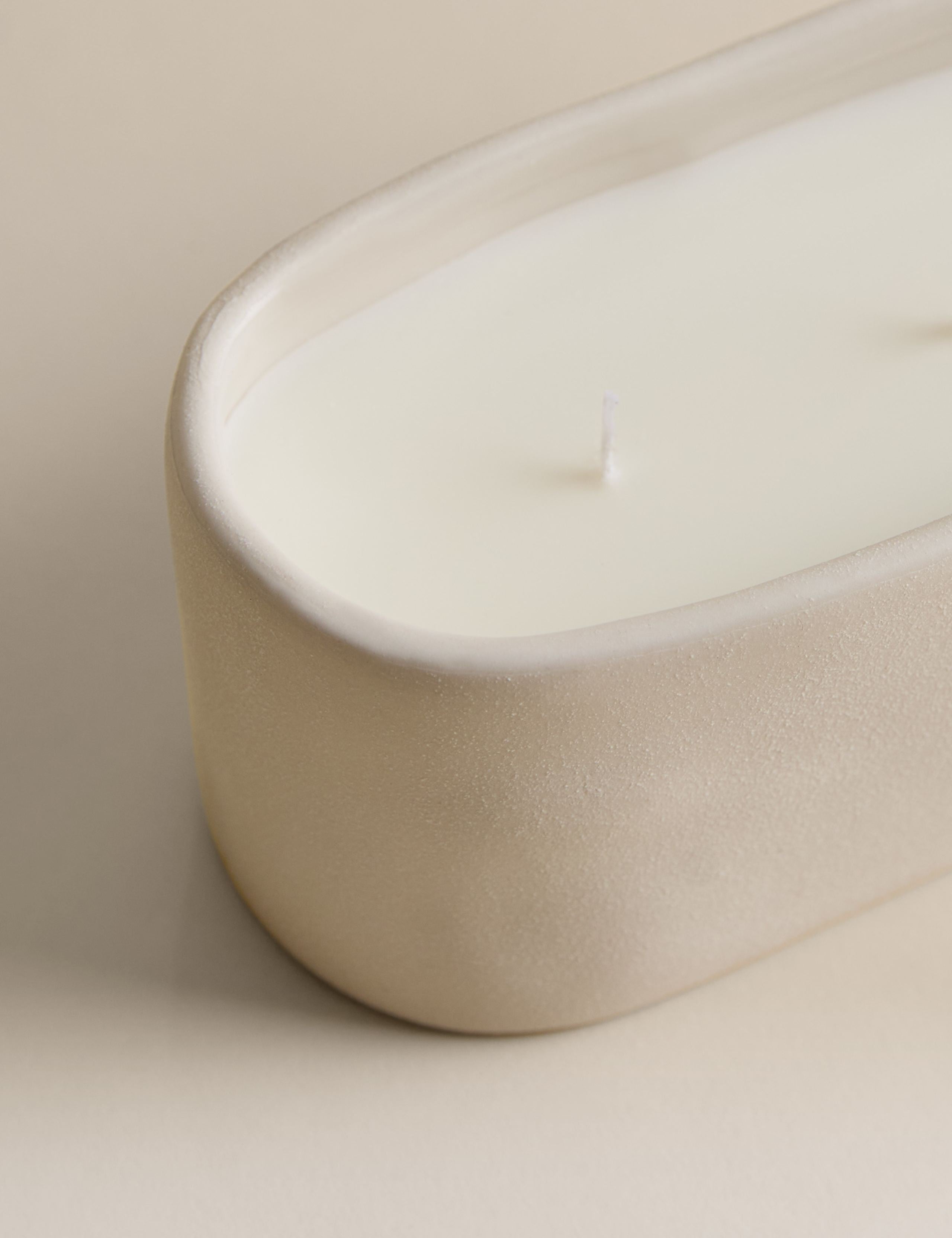 Air 3 wick candle in ceramic jar, imported from the UK