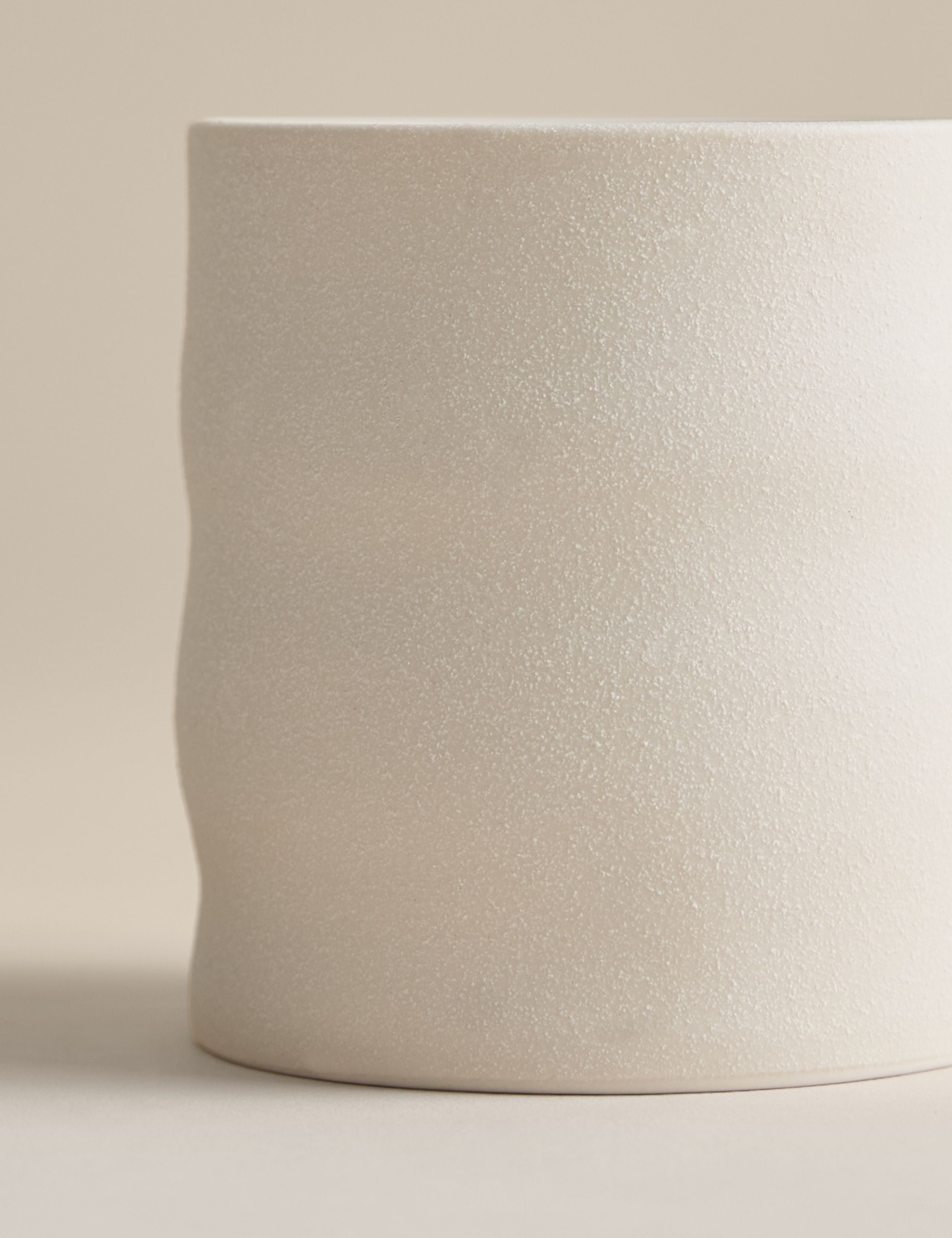 Air ceramic candle with melon, heather, and musk, imported from the UK