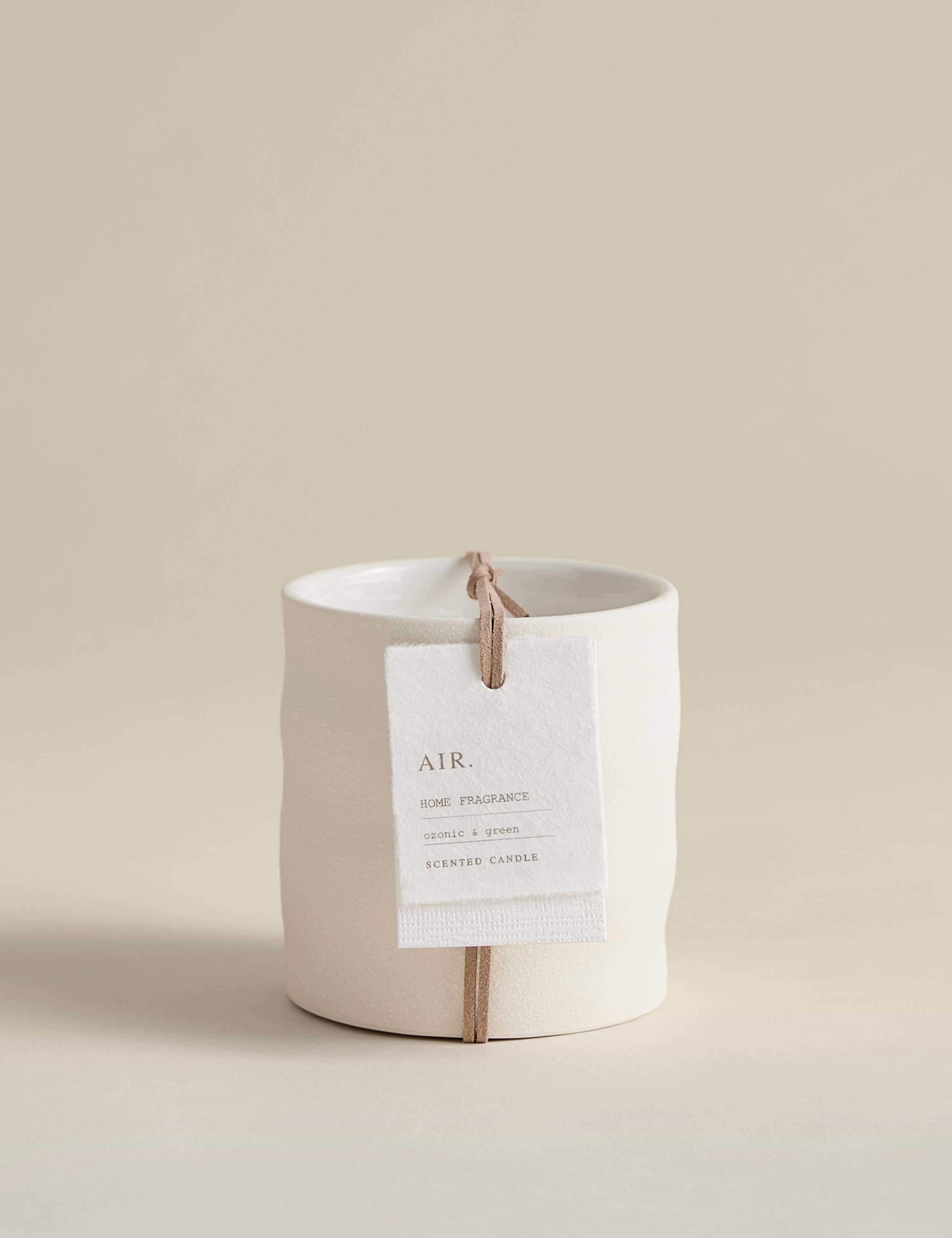 Air ceramic candle with melon, heather, and musk, imported from the UK