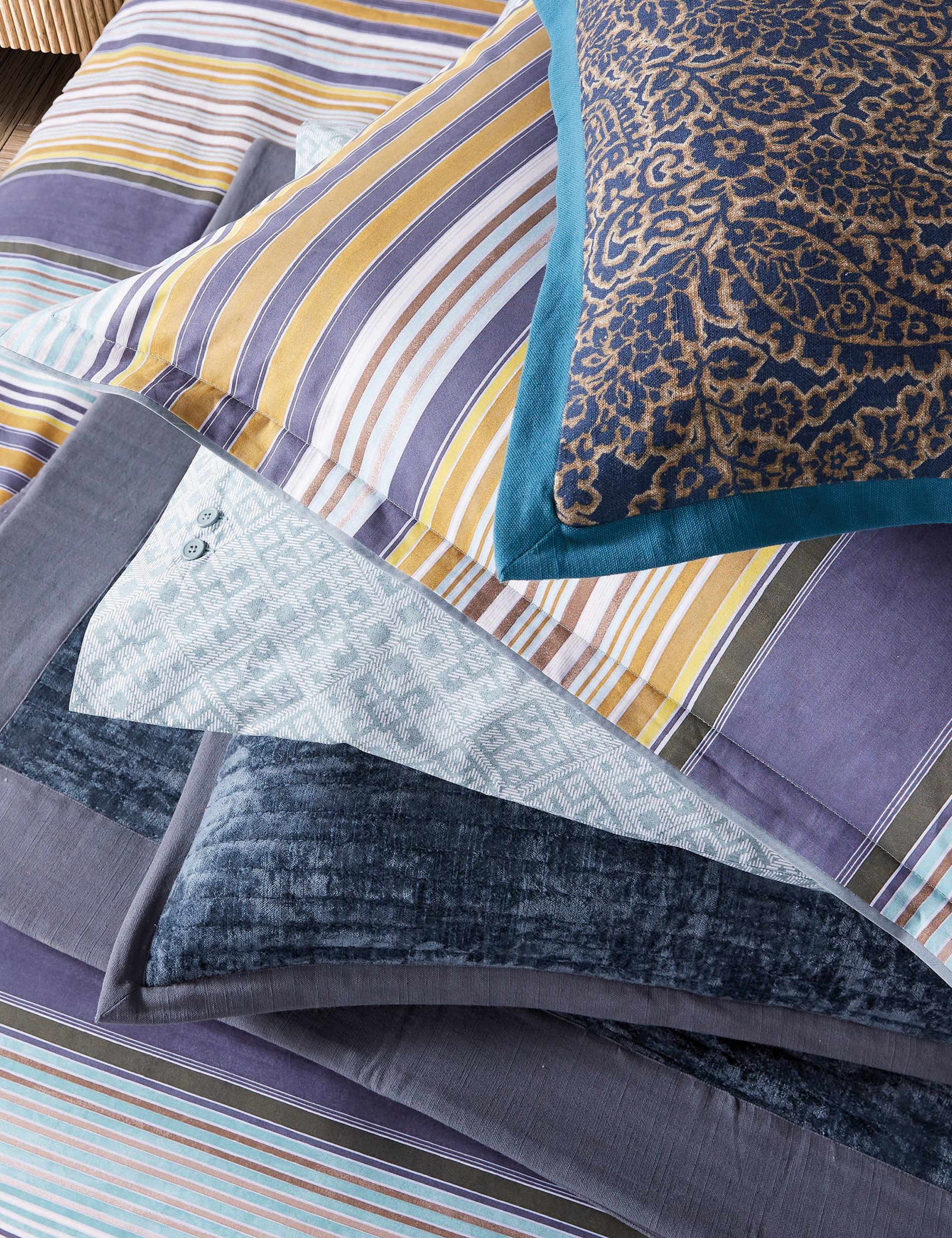 Bedeck of Belfast Aldin Paisley cushion 50x50 cm, imported from the UK