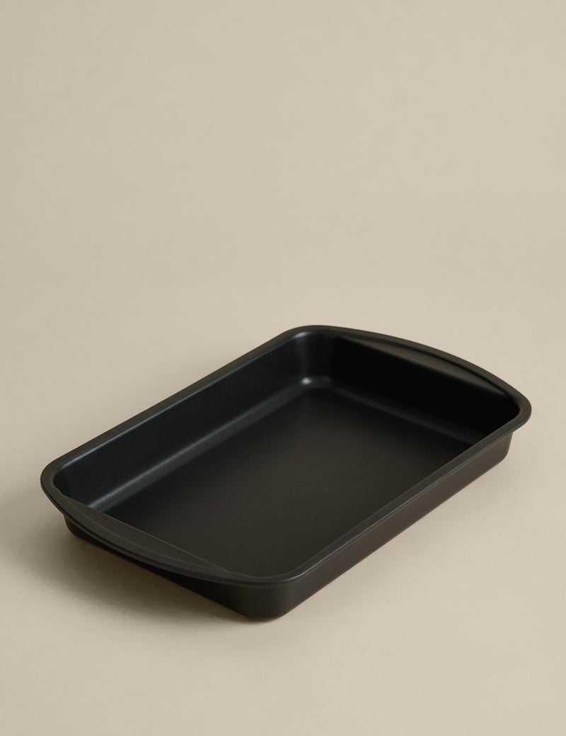 Aluminised steel 38cm non-stick roaster - British product