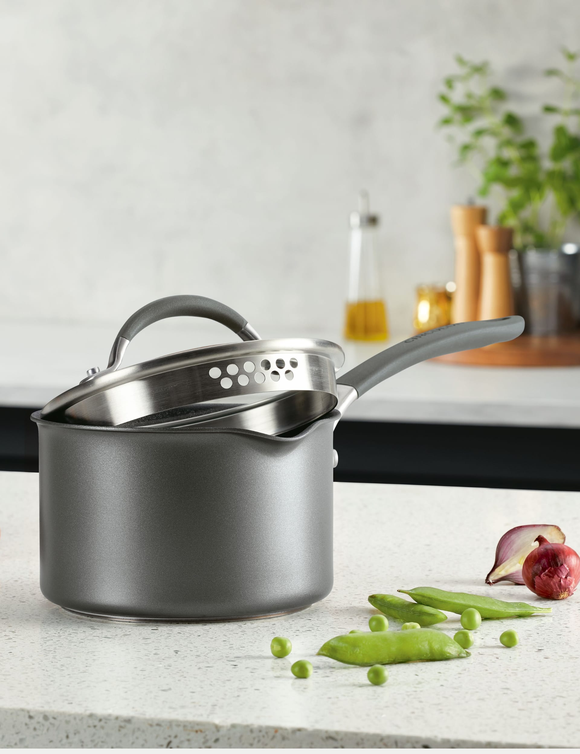 Aluminium non-stick saucepan 16cm, UK version