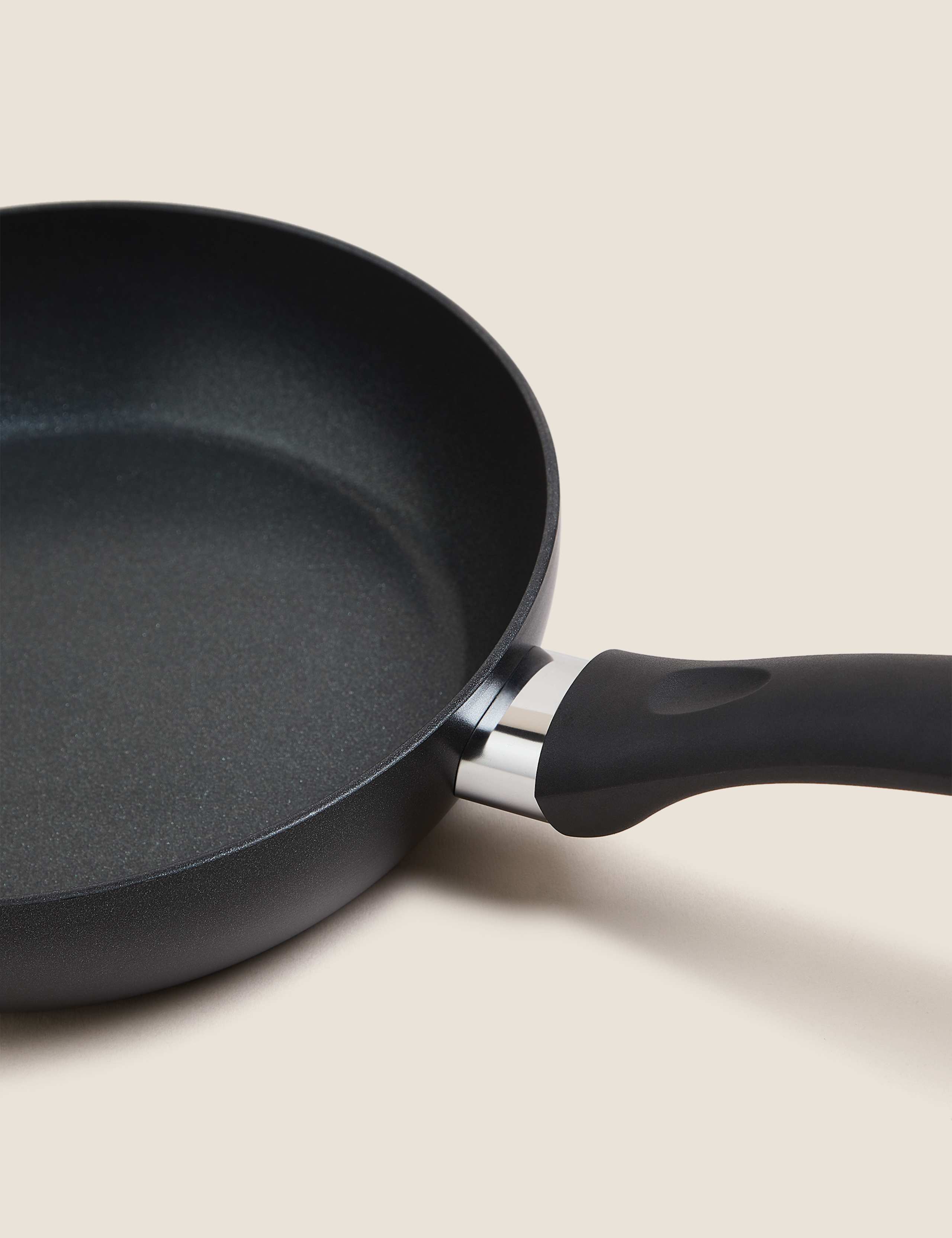 Small aluminium non-stick frying pan 20cm - British product