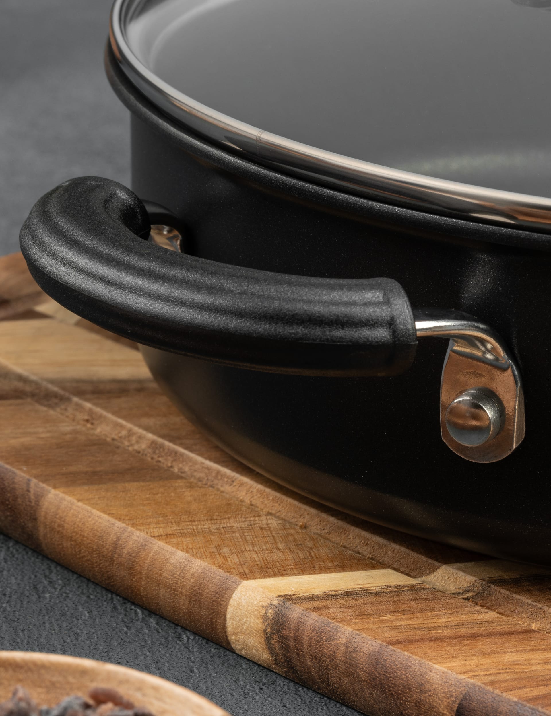 Circulon 28cm sauté pan hard-anodised non-stick, imported from the UK