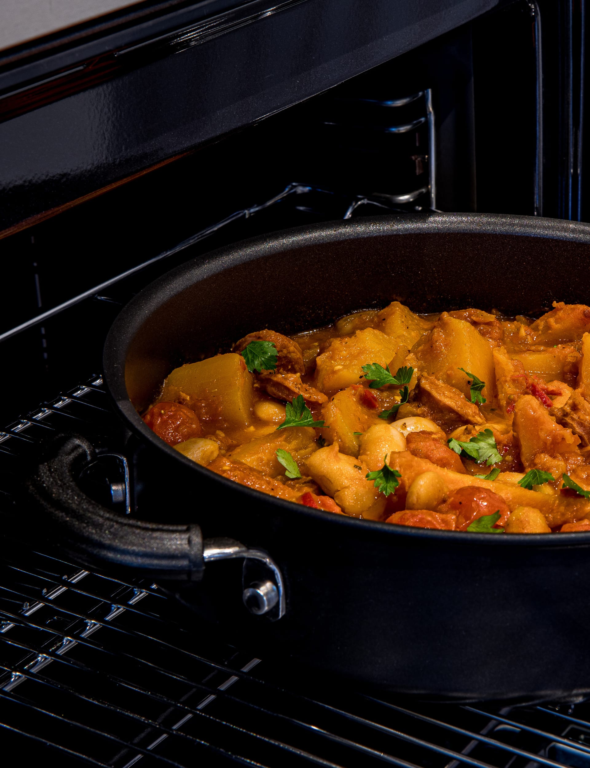Circulon 28cm sauté pan hard-anodised non-stick, imported from the UK