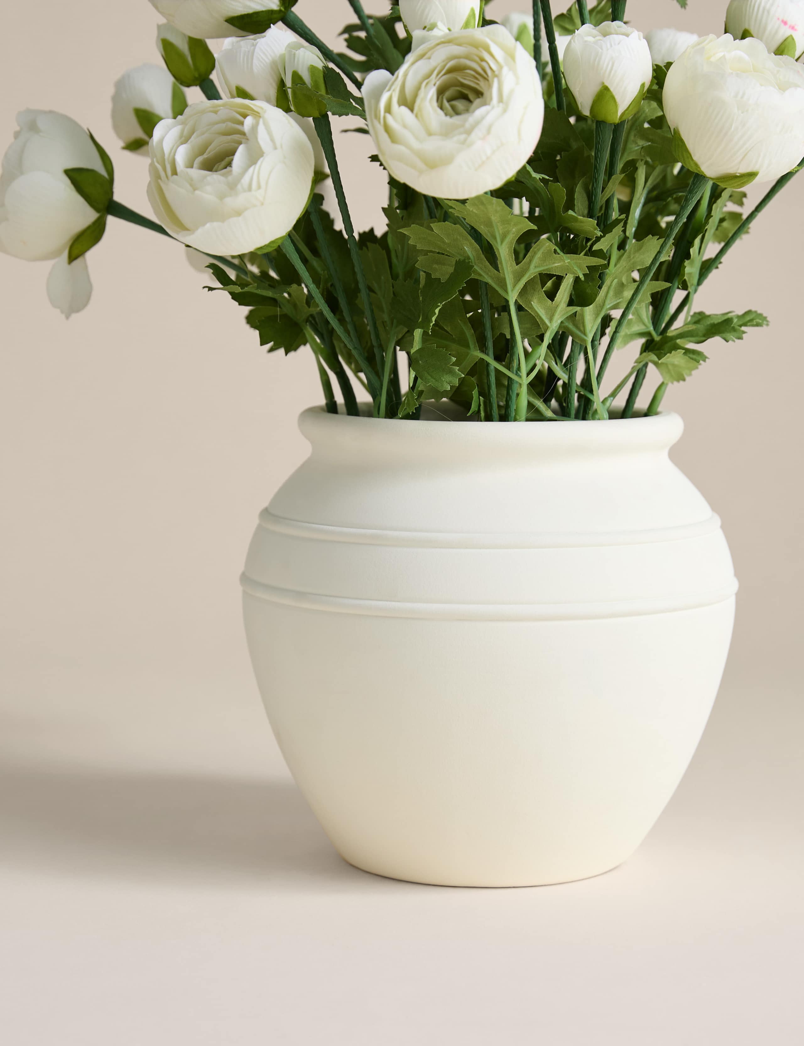 Moss & Sweetpea artificial ranunculus arrangement 42cm height - British product