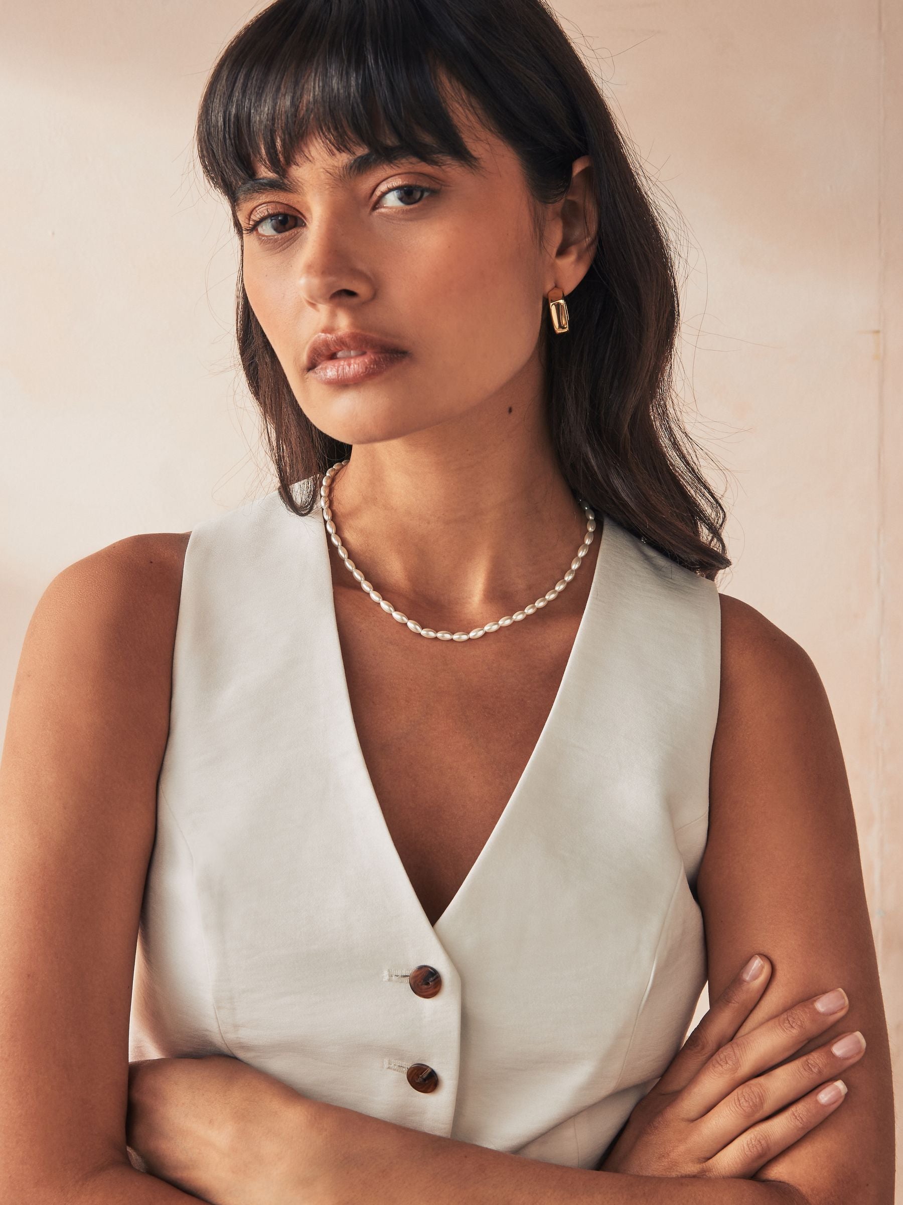 White glass pearl short necklace with gold-tone clasp, imported from the UK