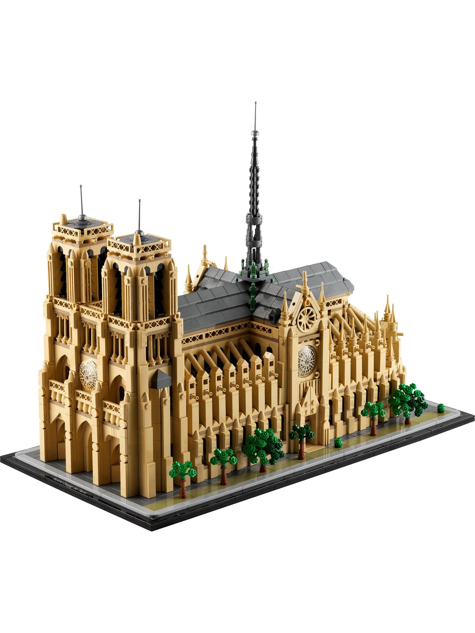 LEGO Notre-Dame de Paris architecture model set - British product