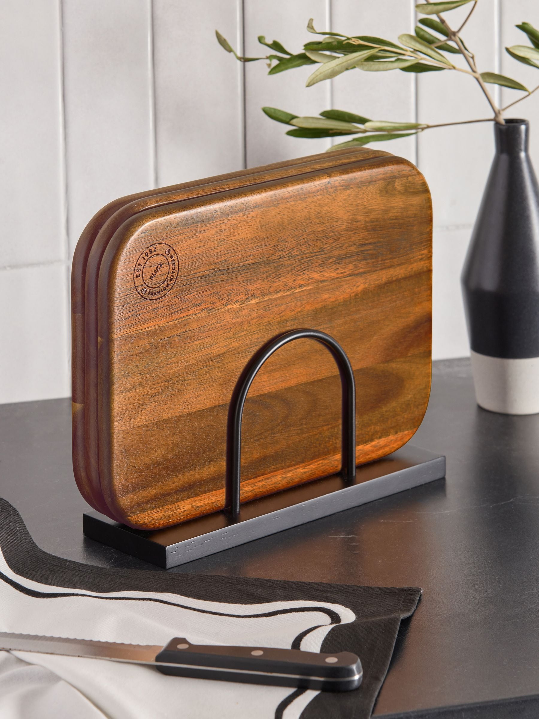 Bronx acacia wood chopping boards set of 3 with wire stand, UK version