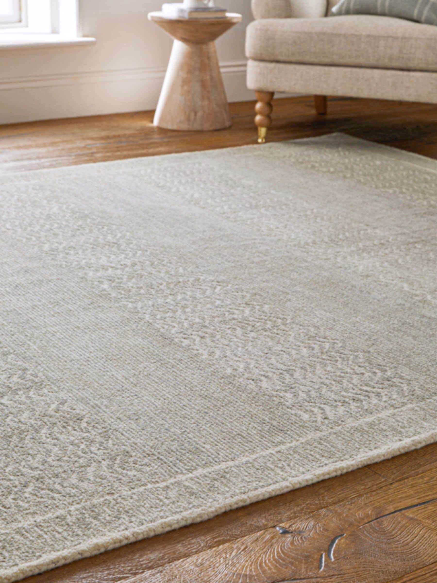 Sage green 100% wool rug distressed pattern - British product