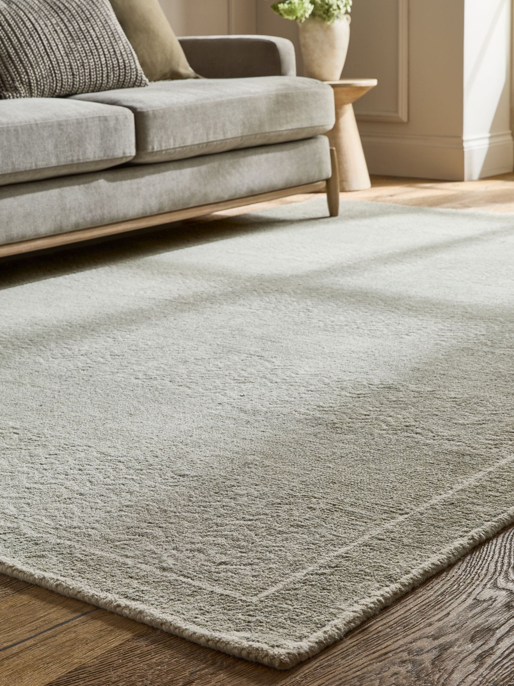 Sage green 100% wool rug distressed pattern - British product