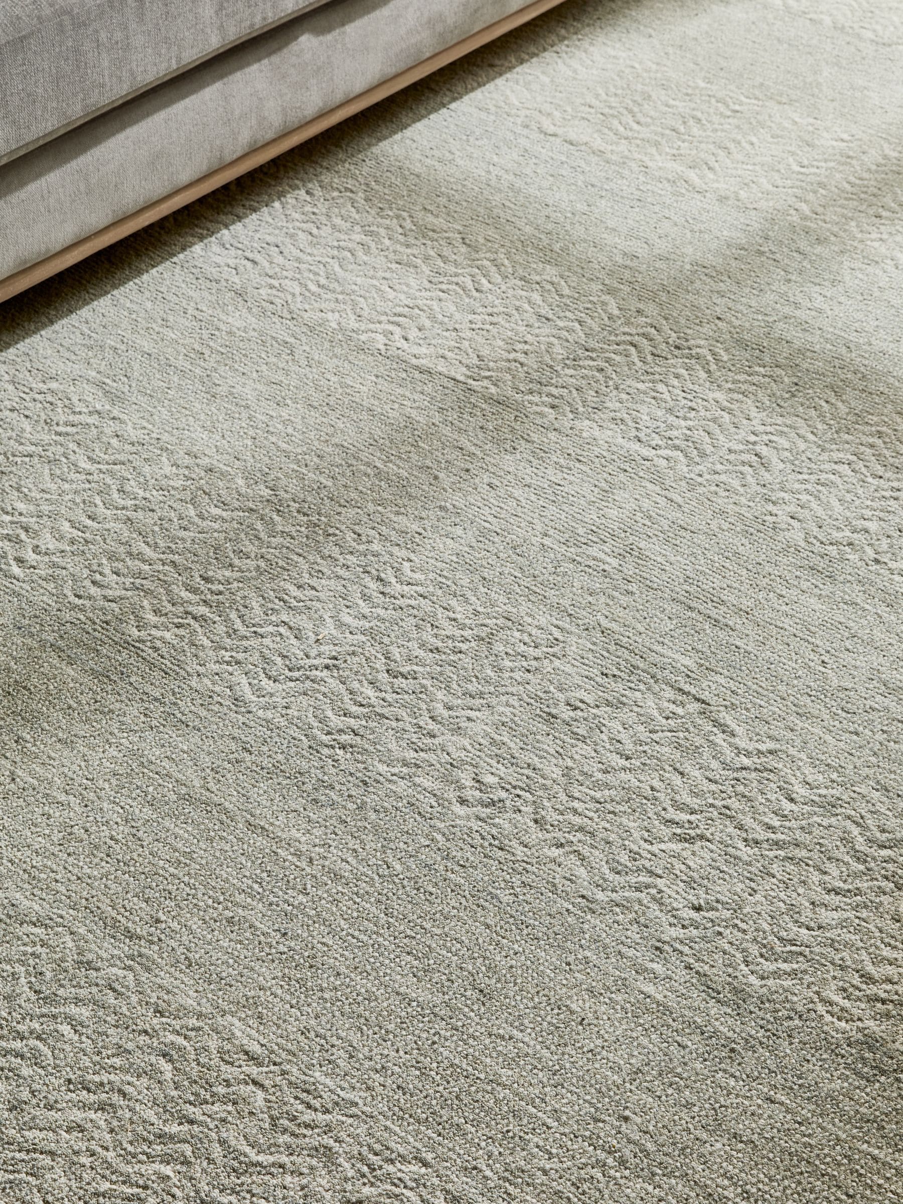 Sage green 100% wool rug distressed pattern - British product