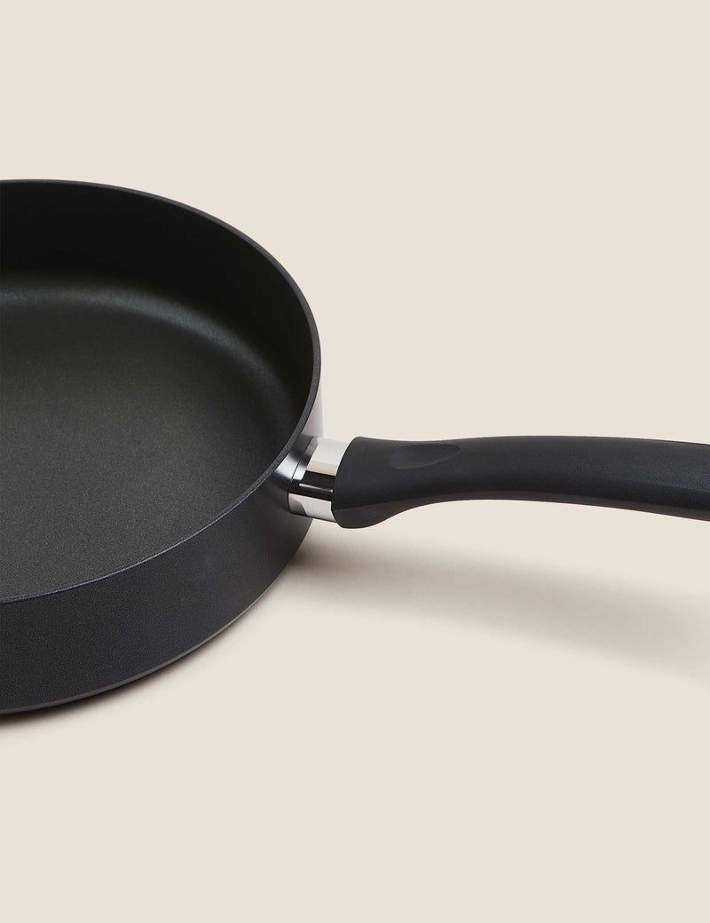 Sauté pan non-stick aluminium 26cm - British product