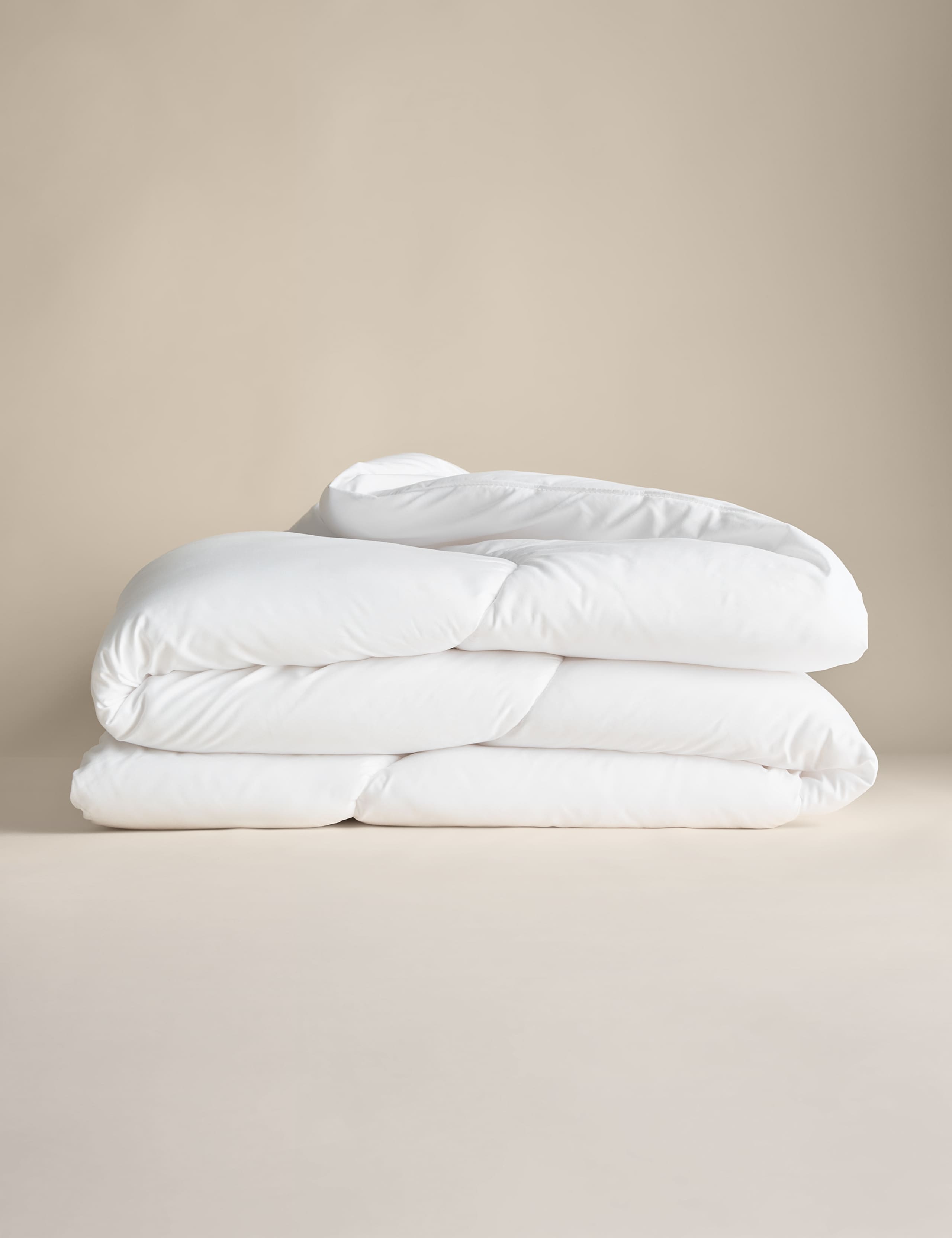 10.5 tog duvet with Body Sensor temperature control technology - British product