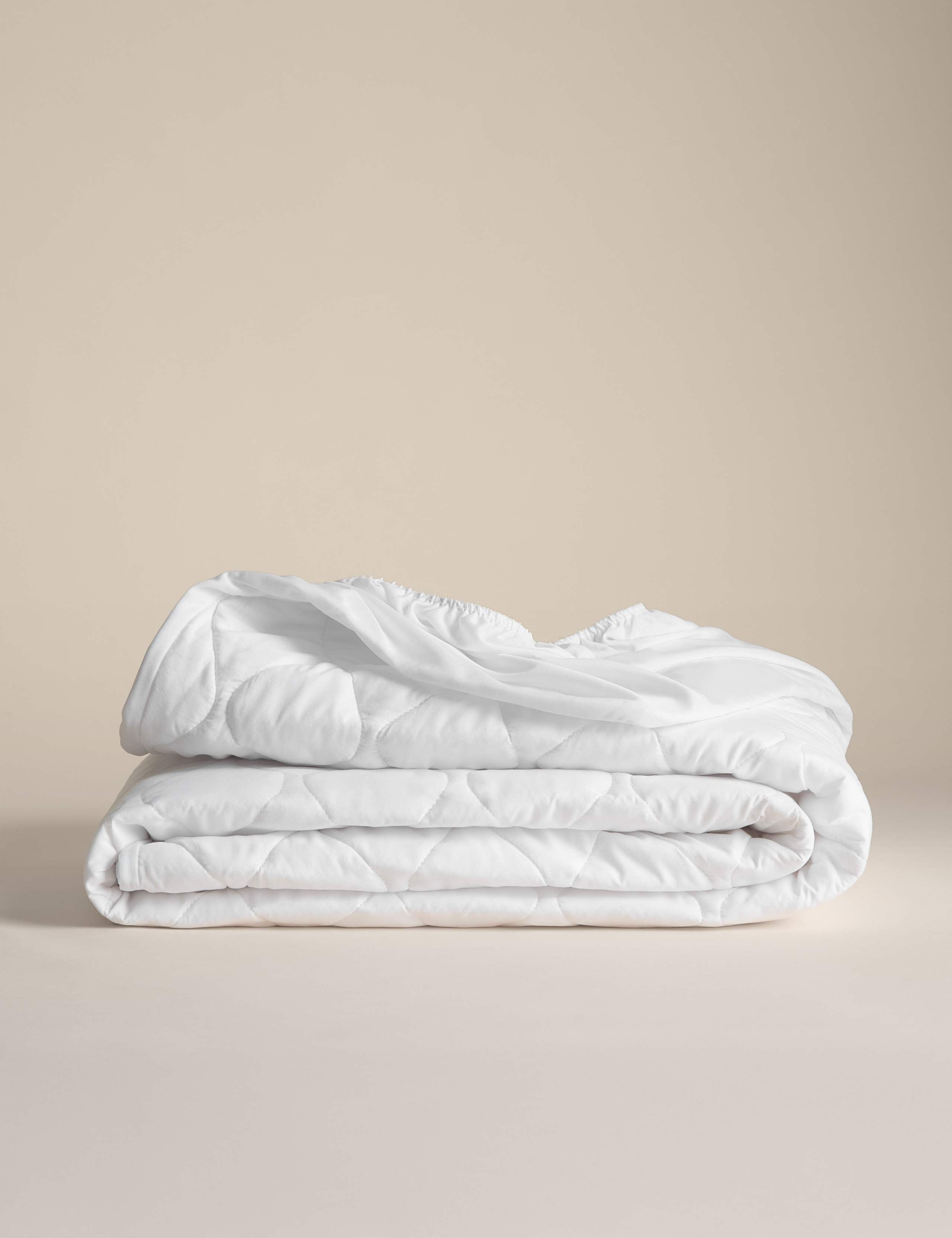 Body Temperature Mattress Protector for up to 30cm depth - British product