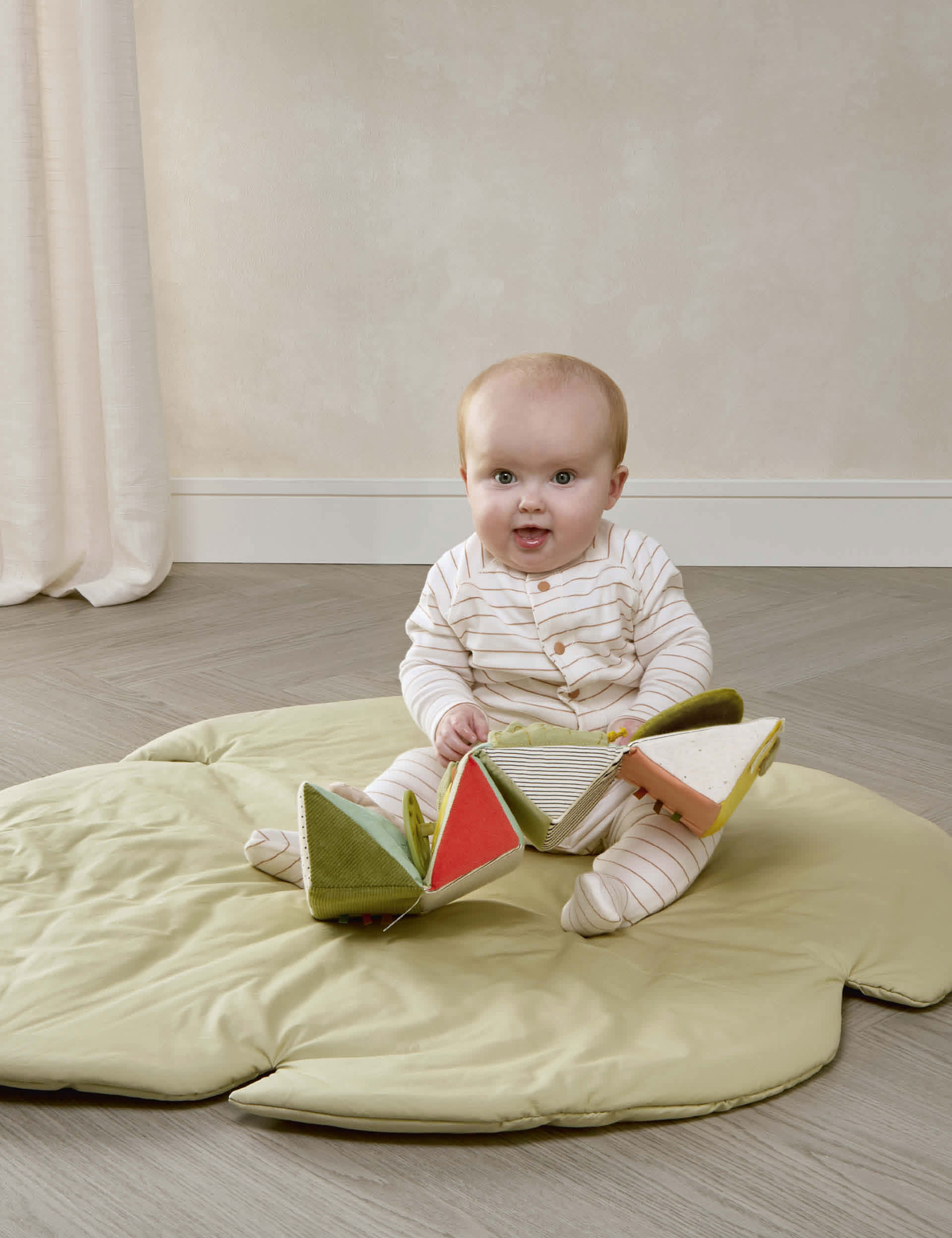 Mamas & Papas Born To Be Wild activity cube - British product