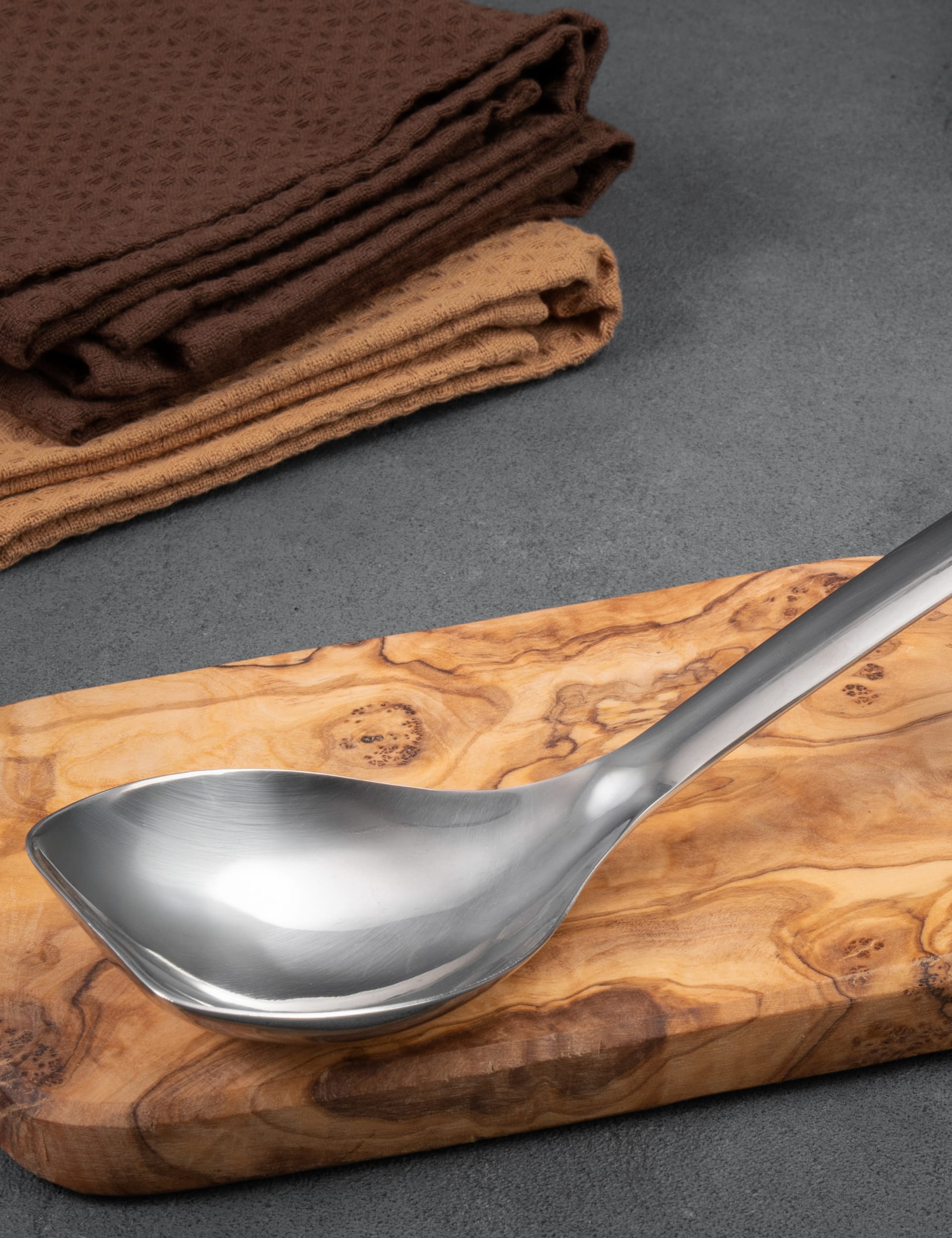Circulon 24cm stainless steel pan with lid, imported from the UK