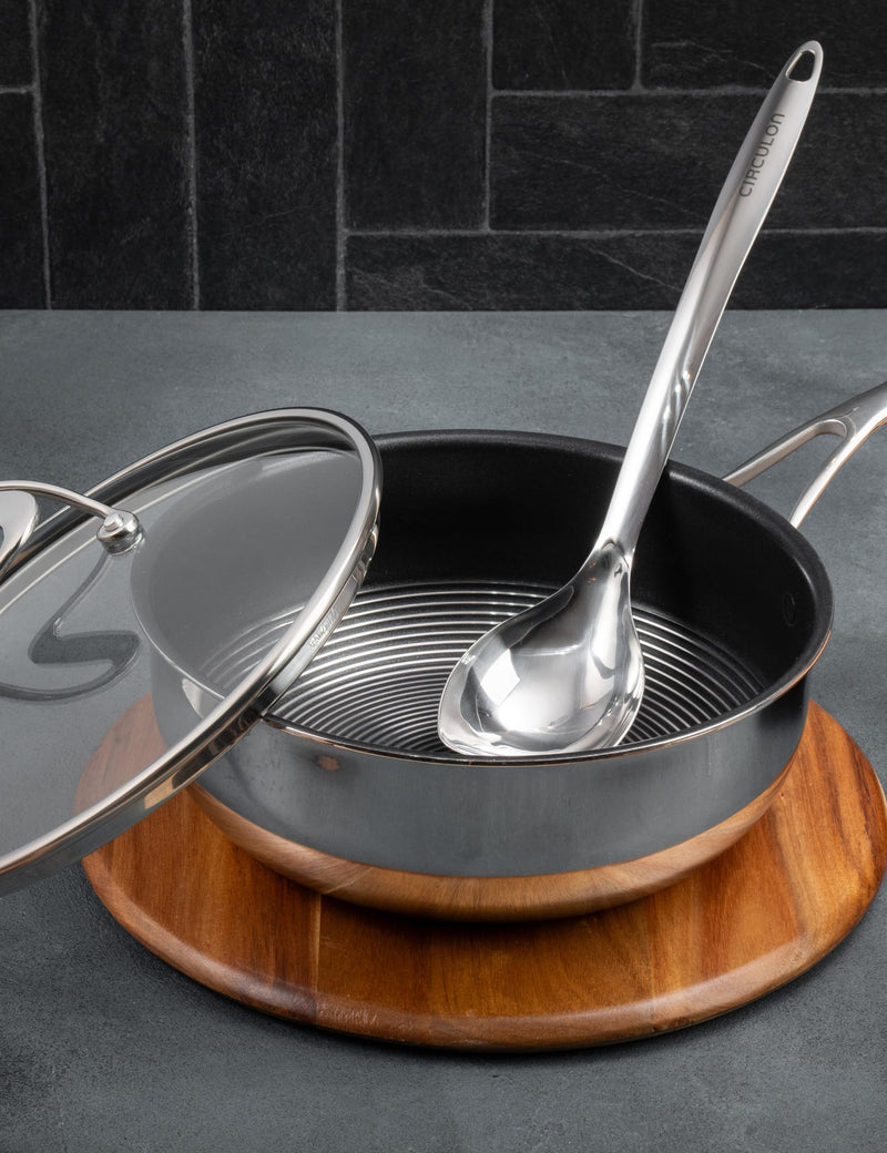 Circulon 24cm stainless steel pan with lid, imported from the UK