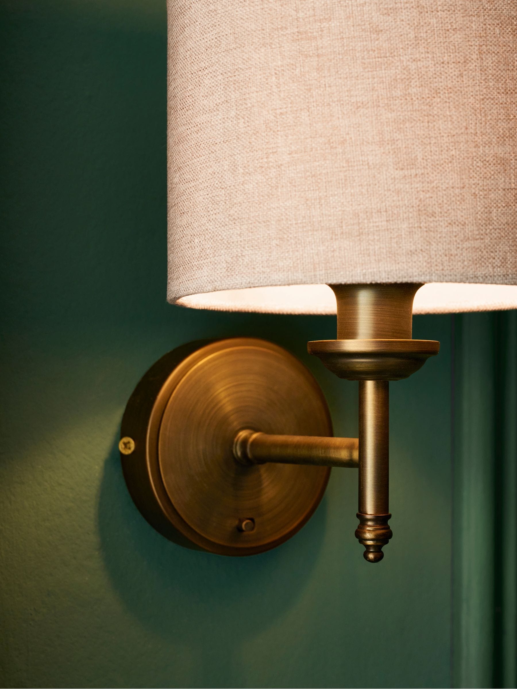 Bronze Upton 1 light wall light - British product