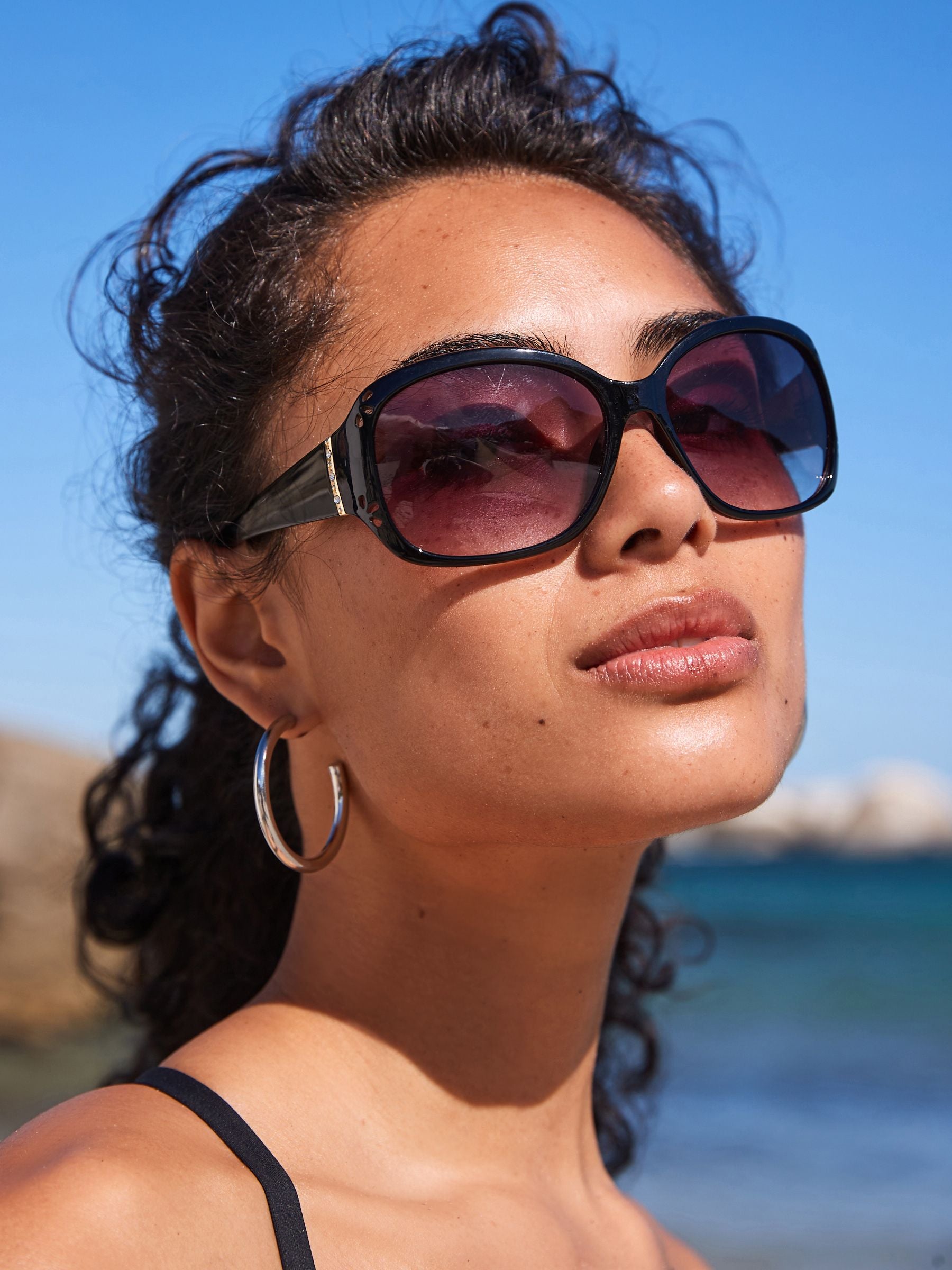 Lunettes de soleil effet ombré noir avec détail découpé - Produit britannique