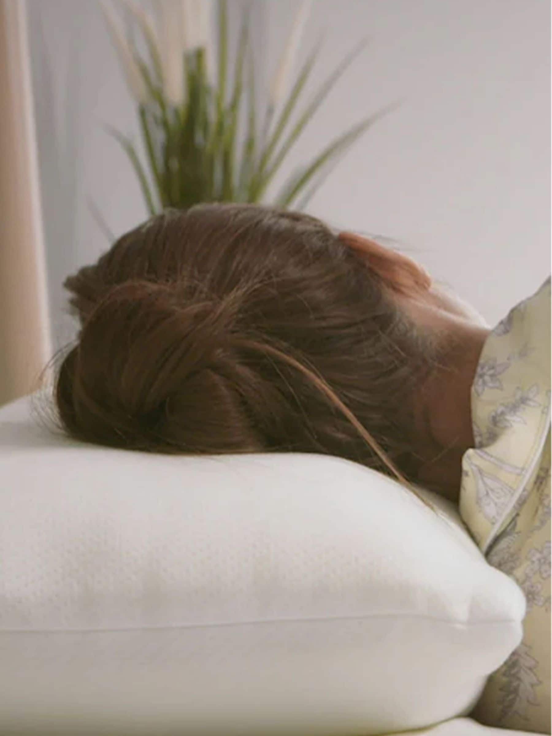 Slumberdown Memory Cool pillow firm white (British brand)