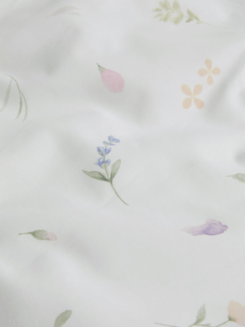 White Petal duvet cover and pillowcase set (British brand)