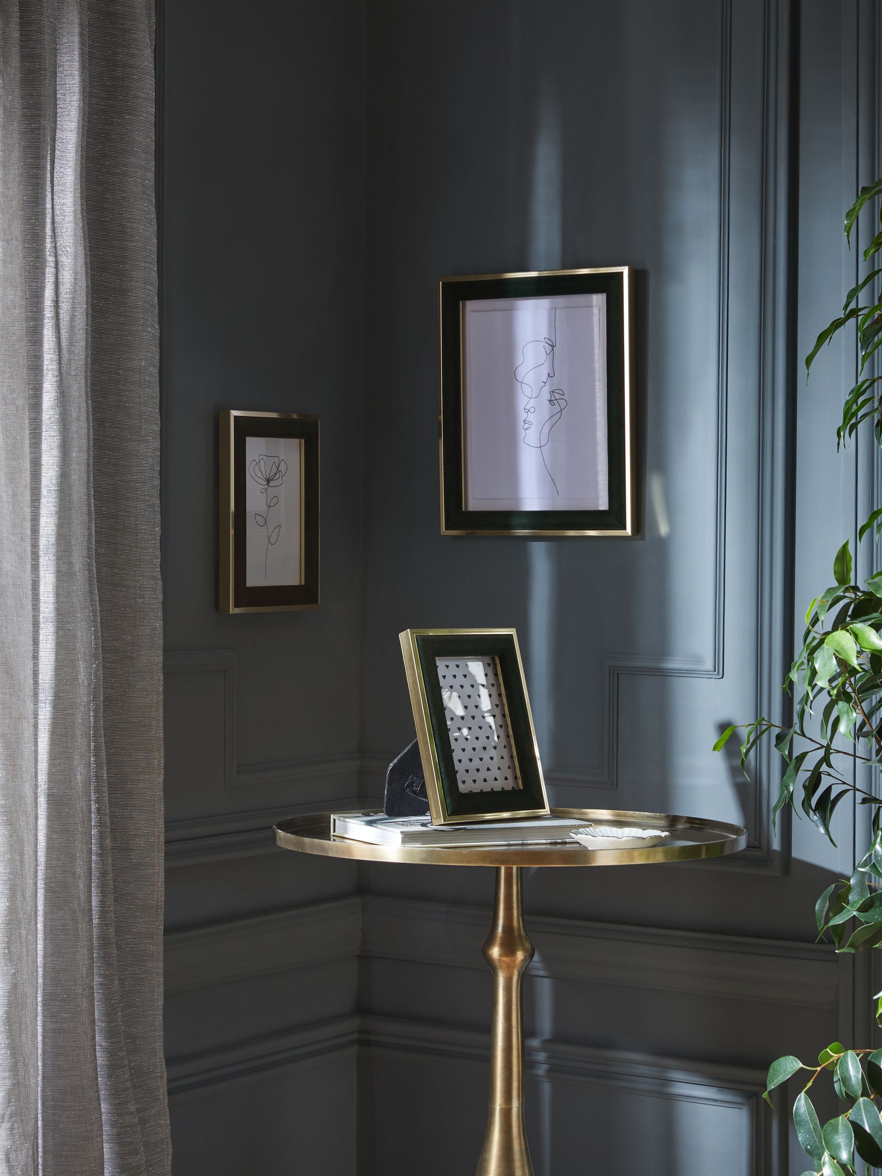 Green Velvet Picture Frame, UK version