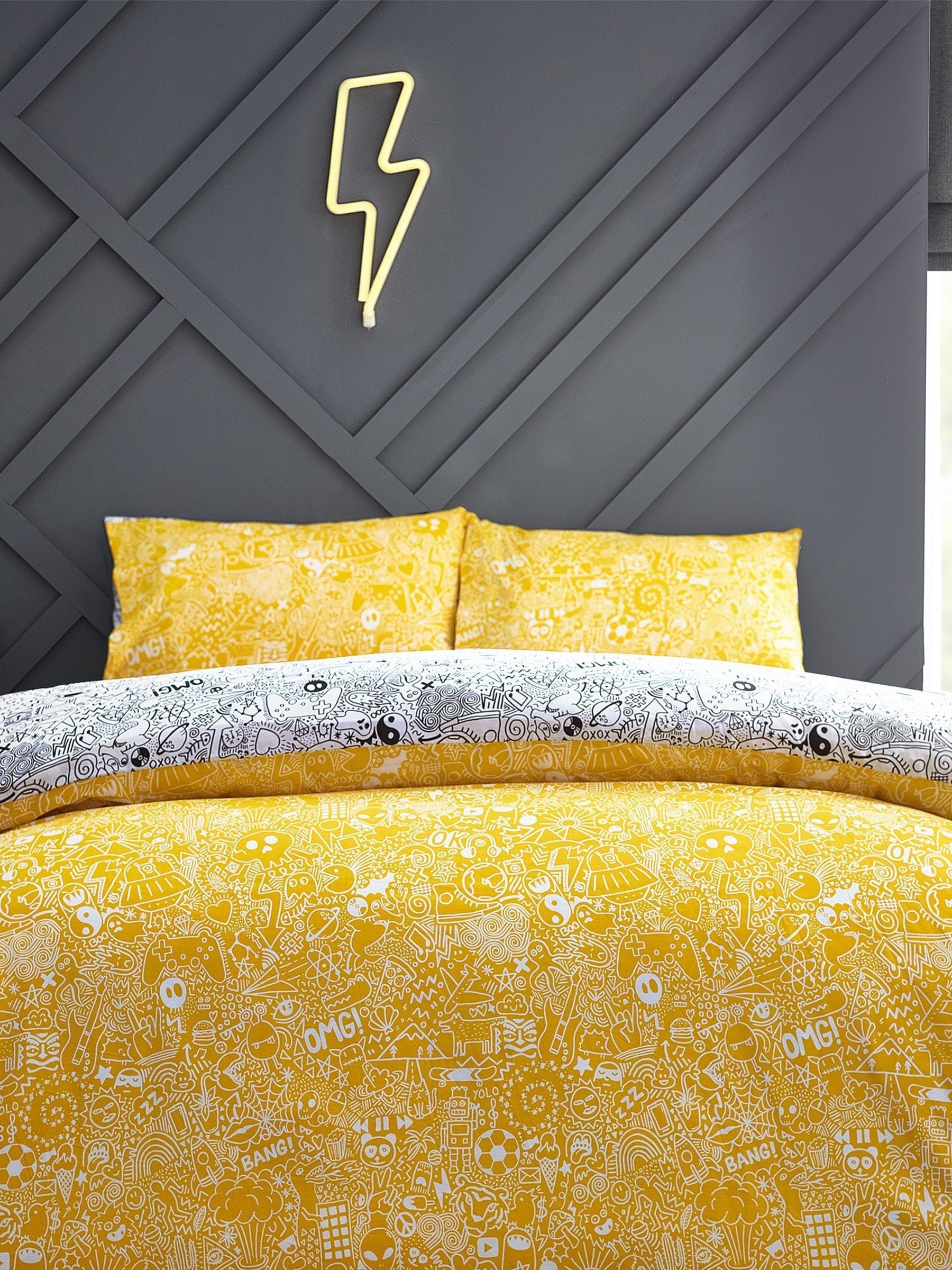 Furn White/Black Doodle reversible duvet cover set - British product