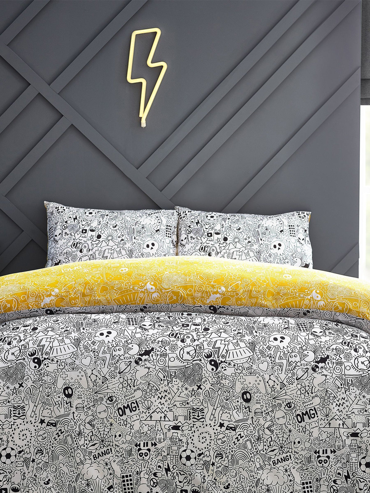 Furn White/Black Doodle reversible duvet cover set - British product