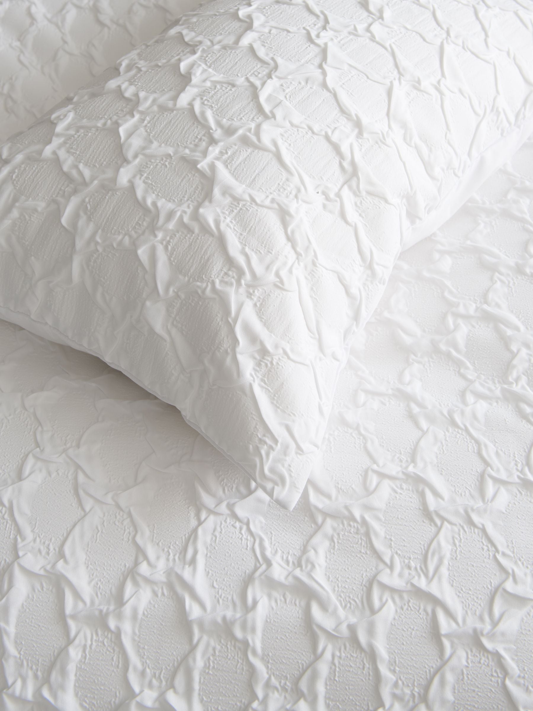 White textured embossed duvet cover and pillowcase set (British brand)