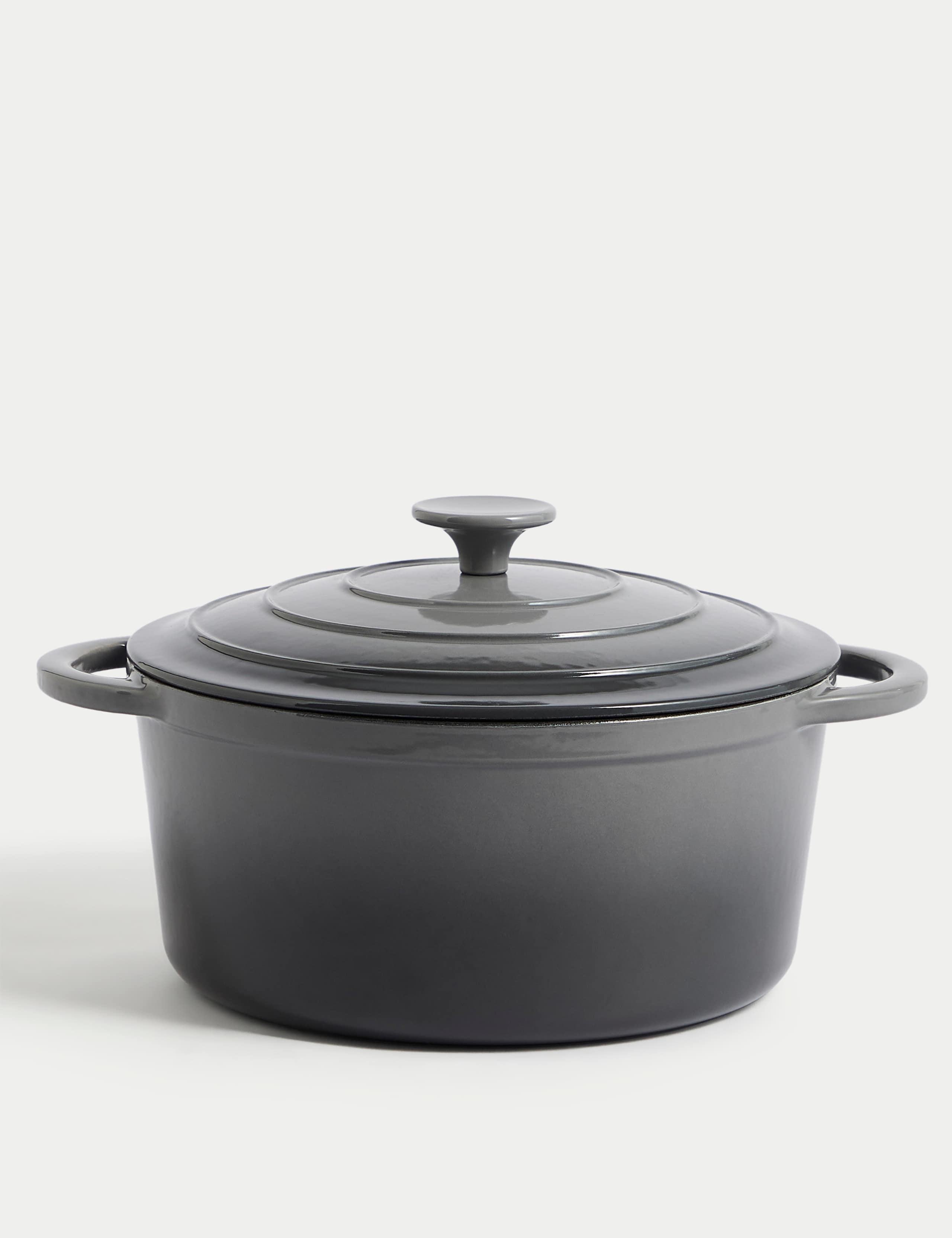 Cast iron large casserole dish 5.2 litre - British product