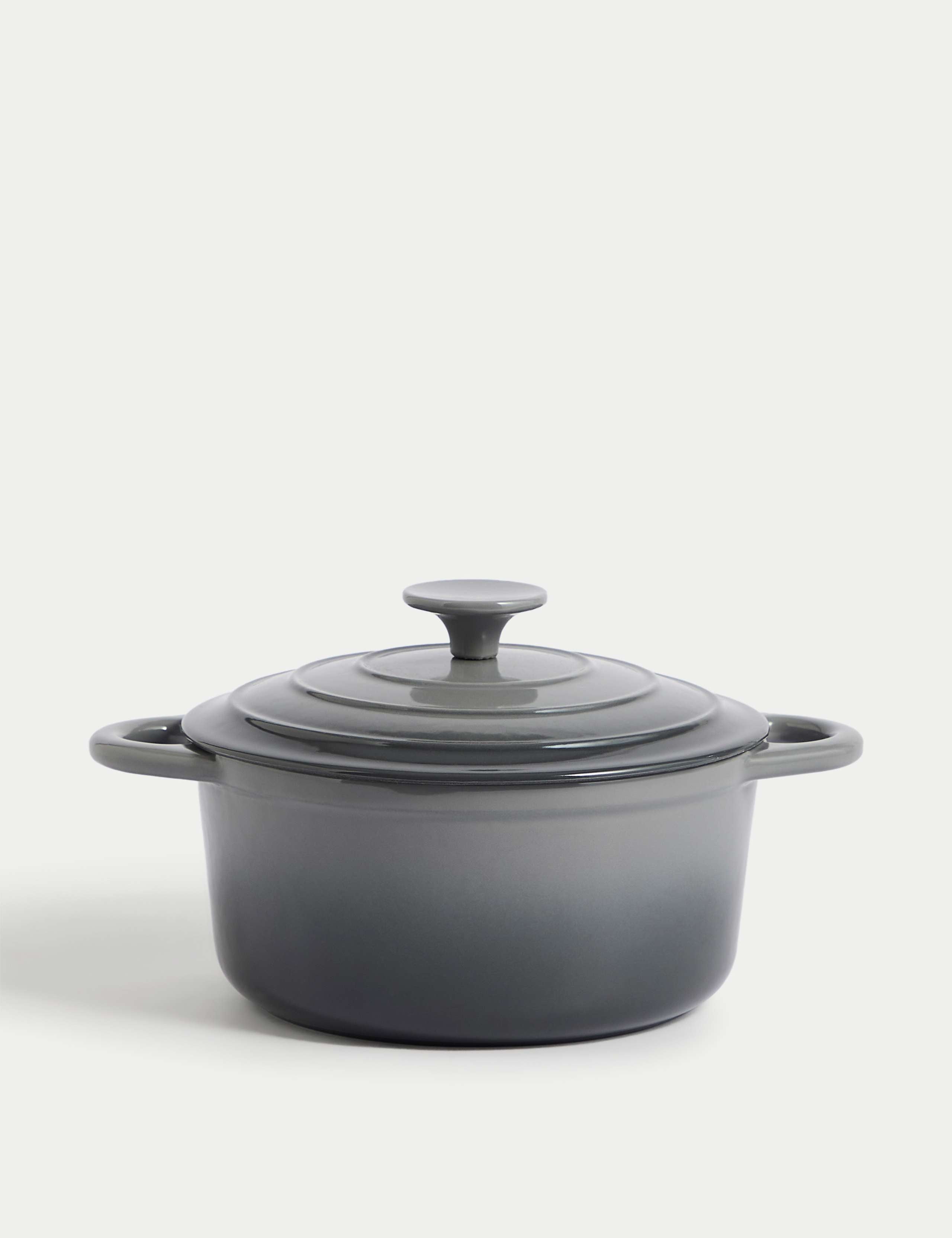 Cast Iron Medium Casserole Dish 2.8L - British product
