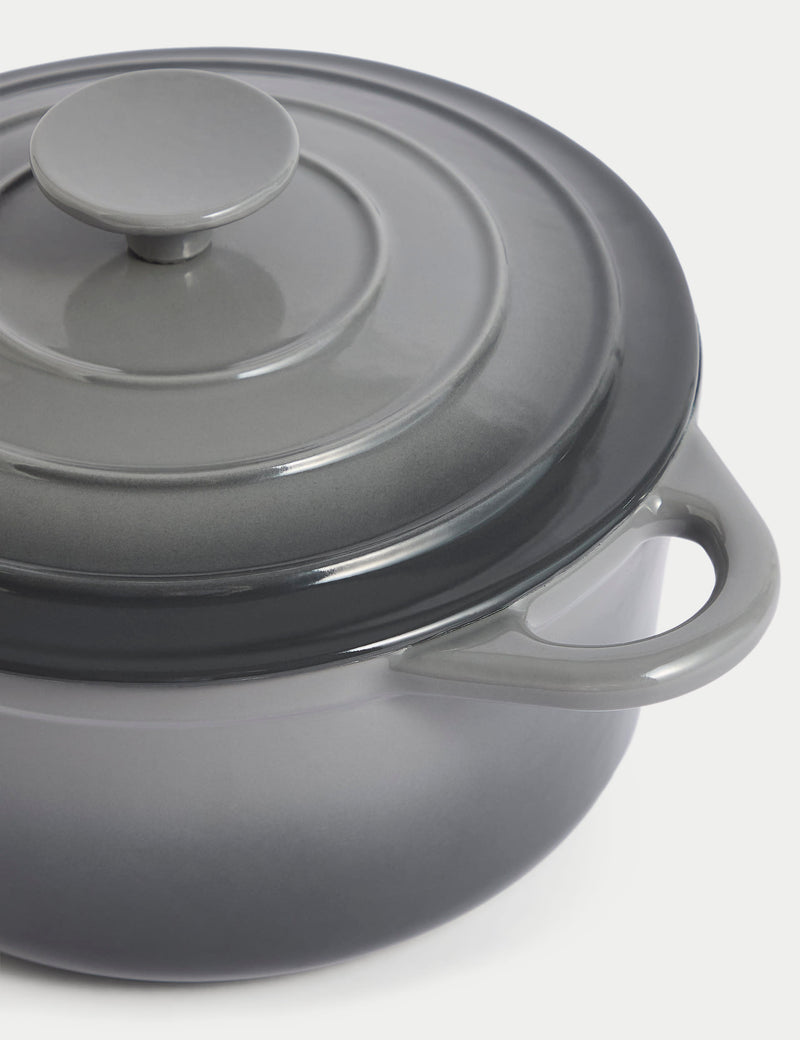 Cast Iron Medium Casserole Dish 2.8L - British product