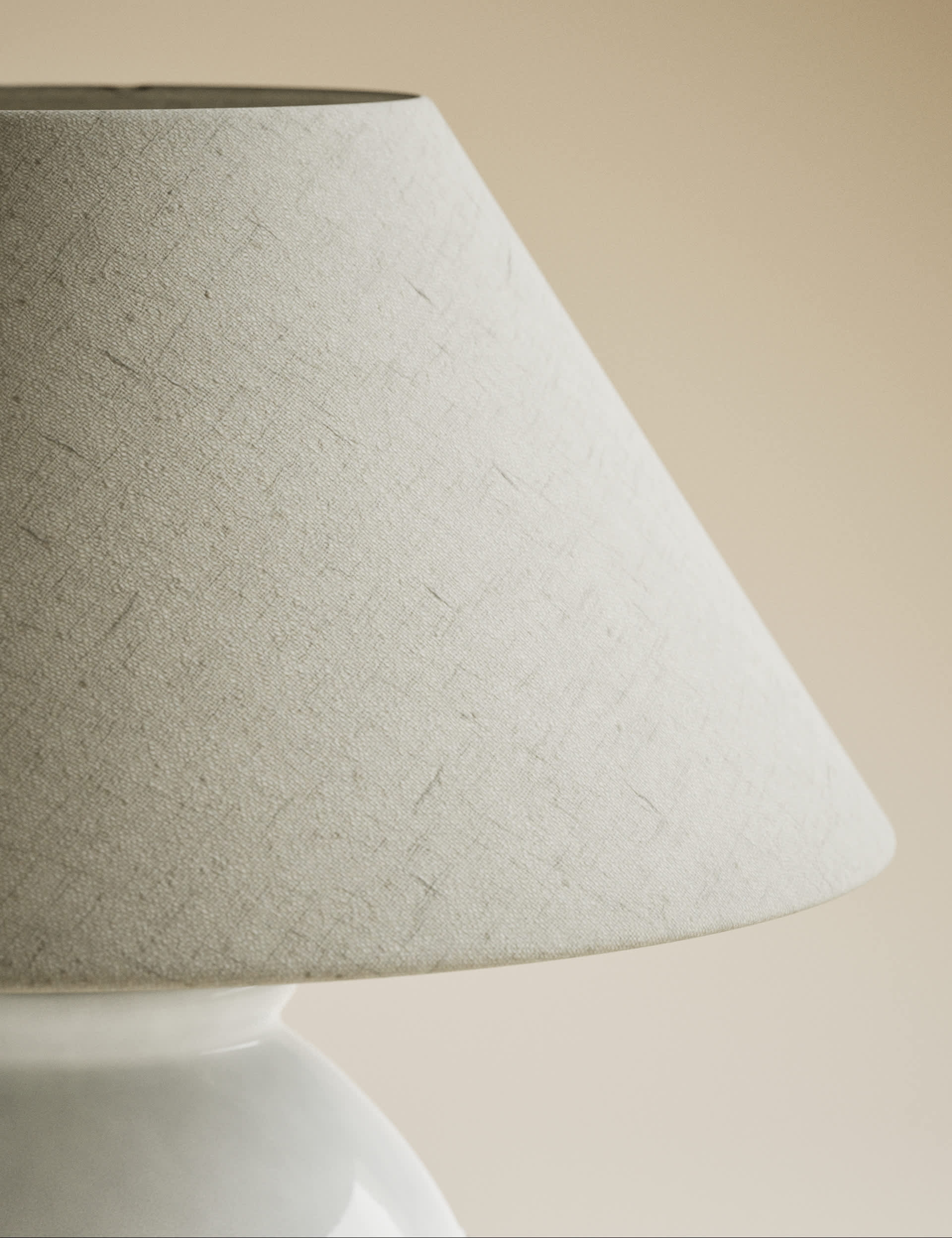 Ceramic bobble table lamp with raised detailing (British brand)