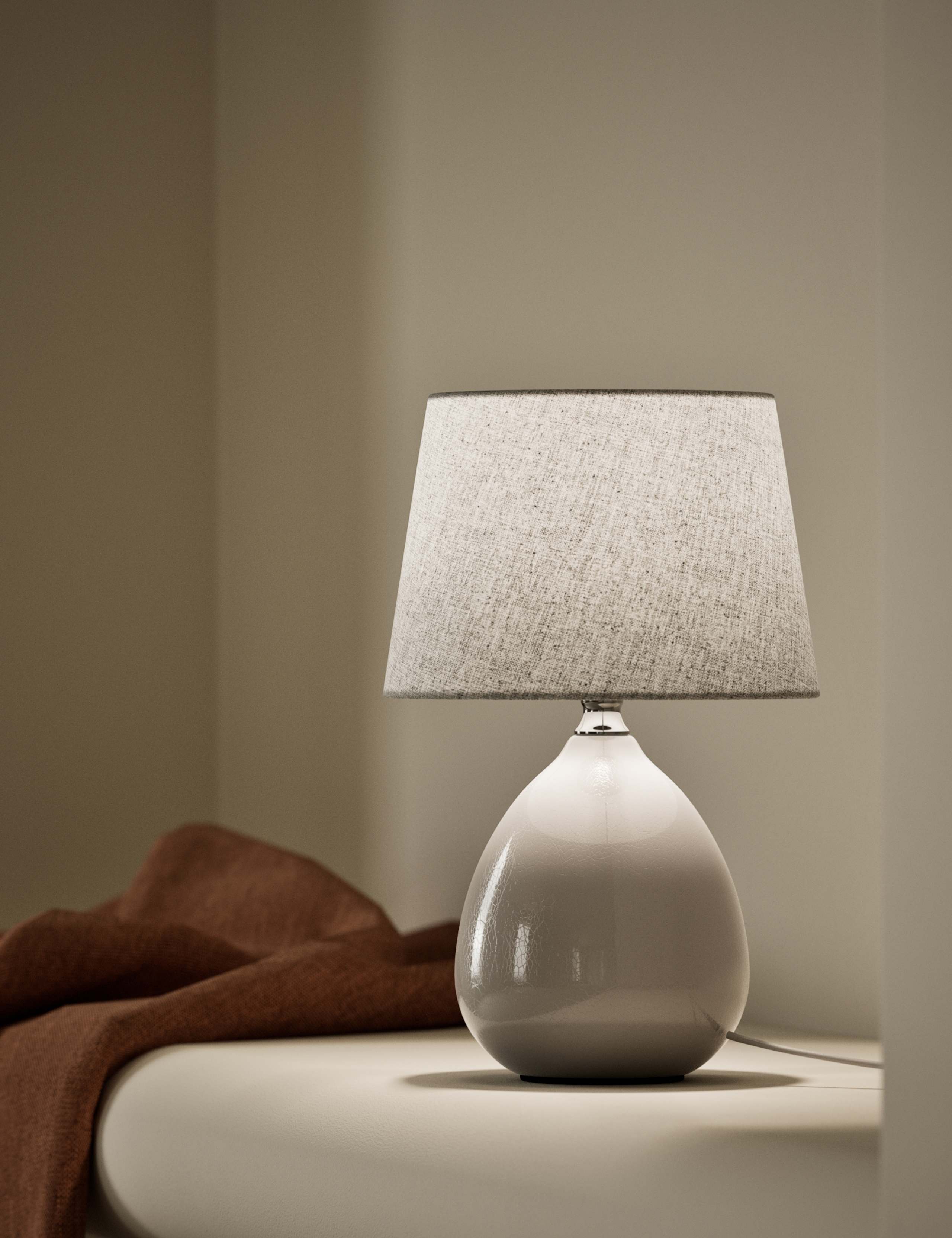 Ceramic table lamp 31.1 cm height, UK version